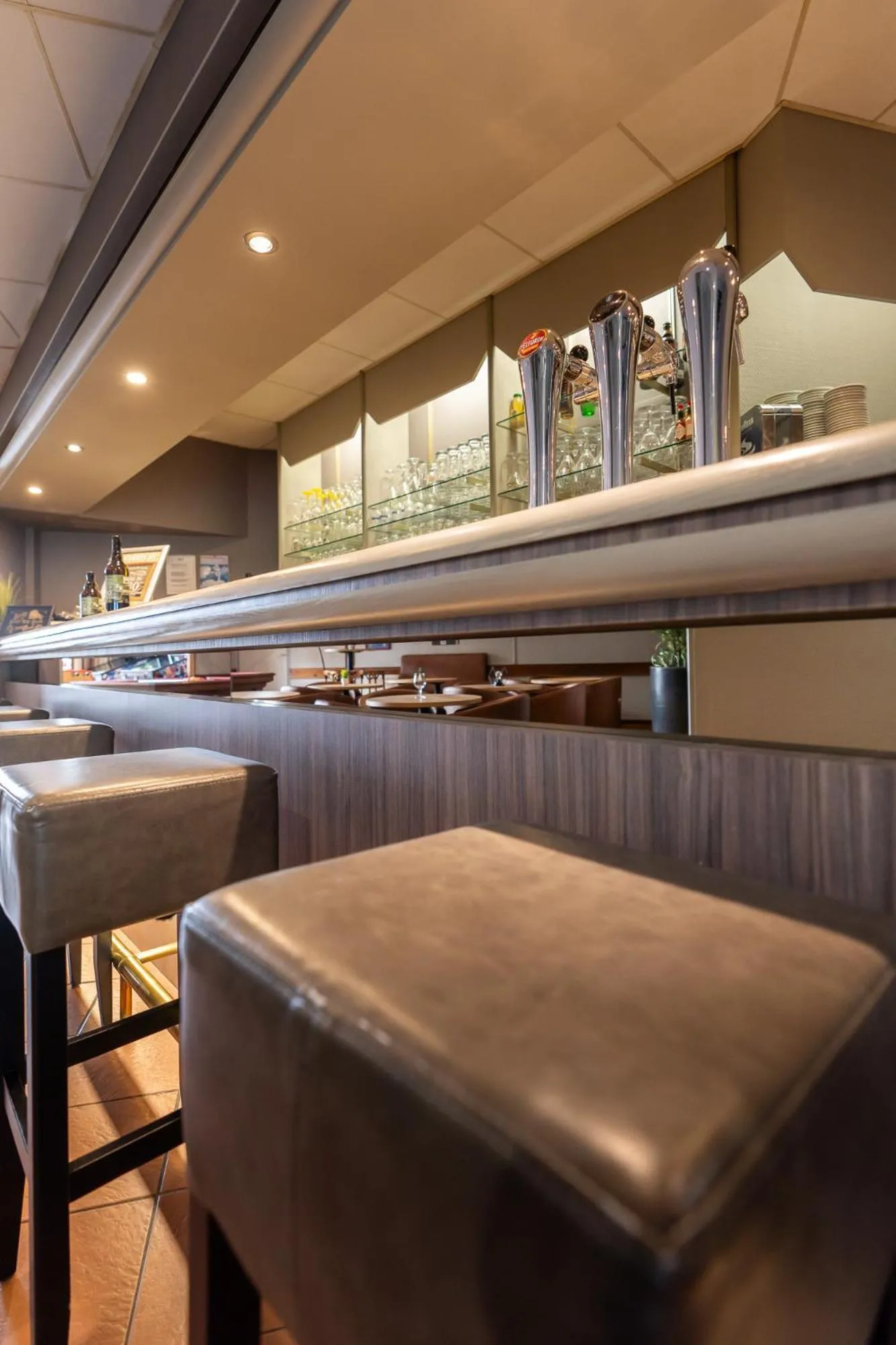 Lounge or bar in Logis Hôtel Restaurant Le Sainte Mère