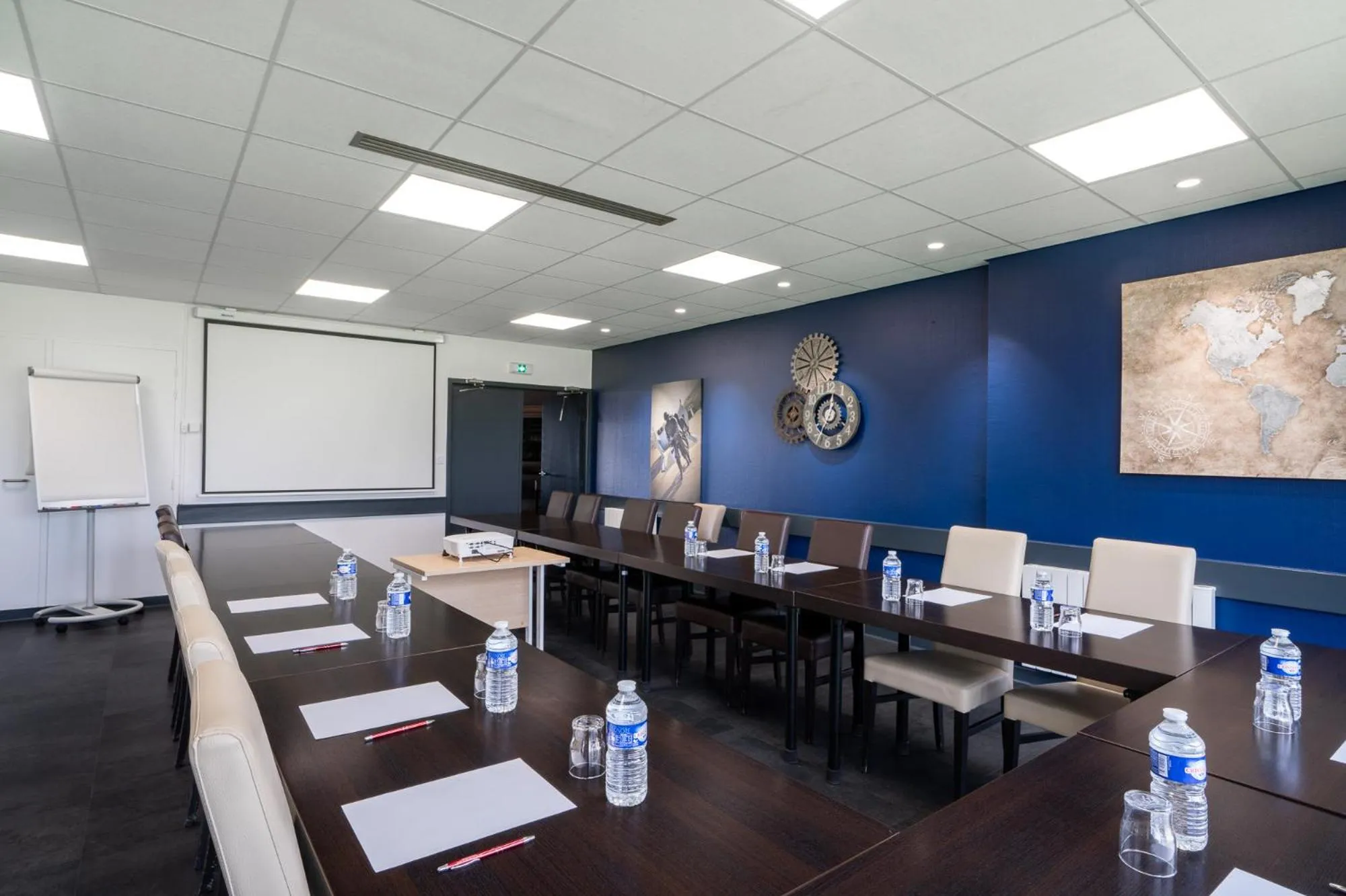 Meeting/conference room in Logis Hôtel Restaurant Le Sainte Mère