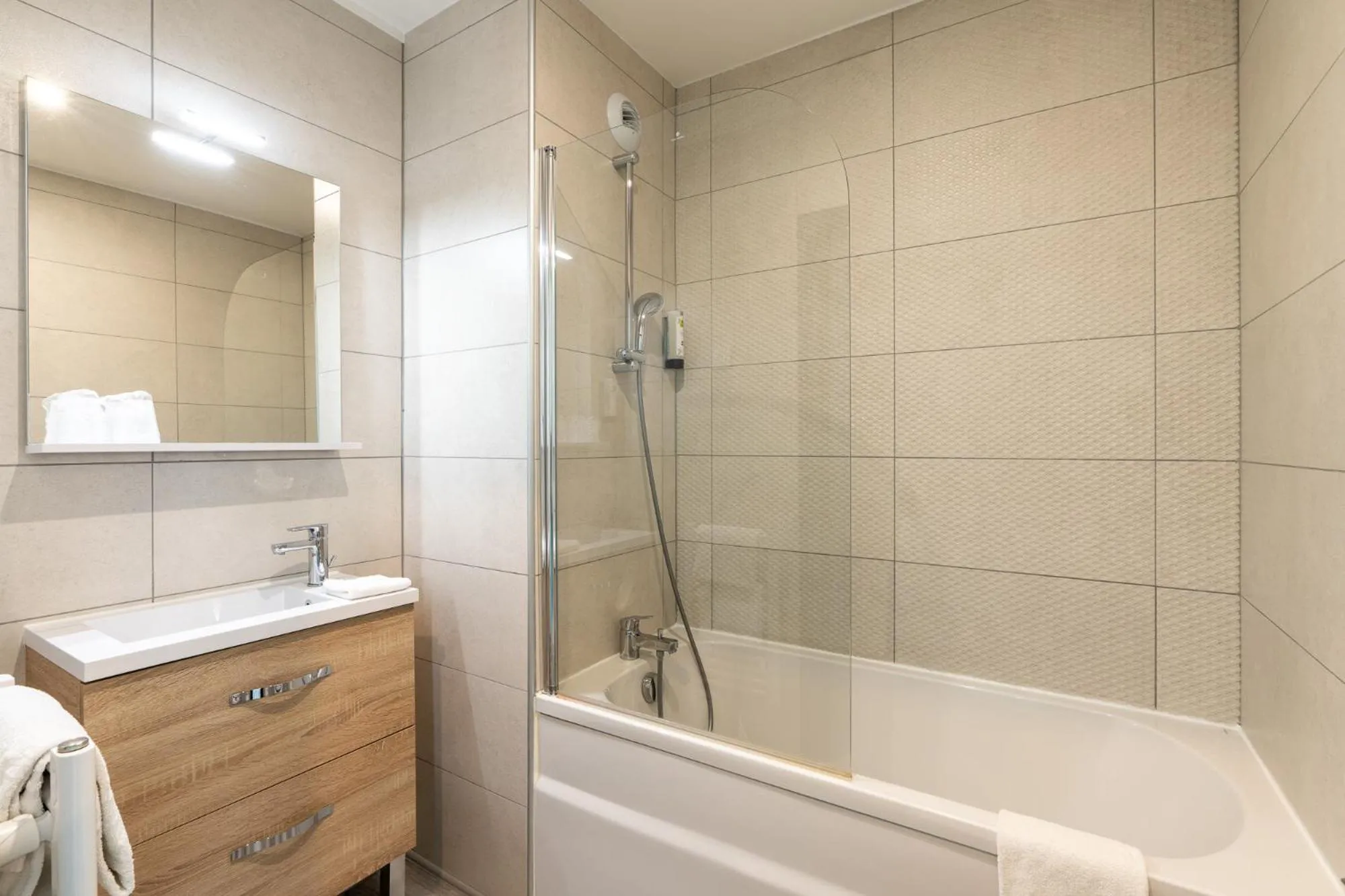 Bathroom in Logis Hôtel Restaurant Le Sainte Mère