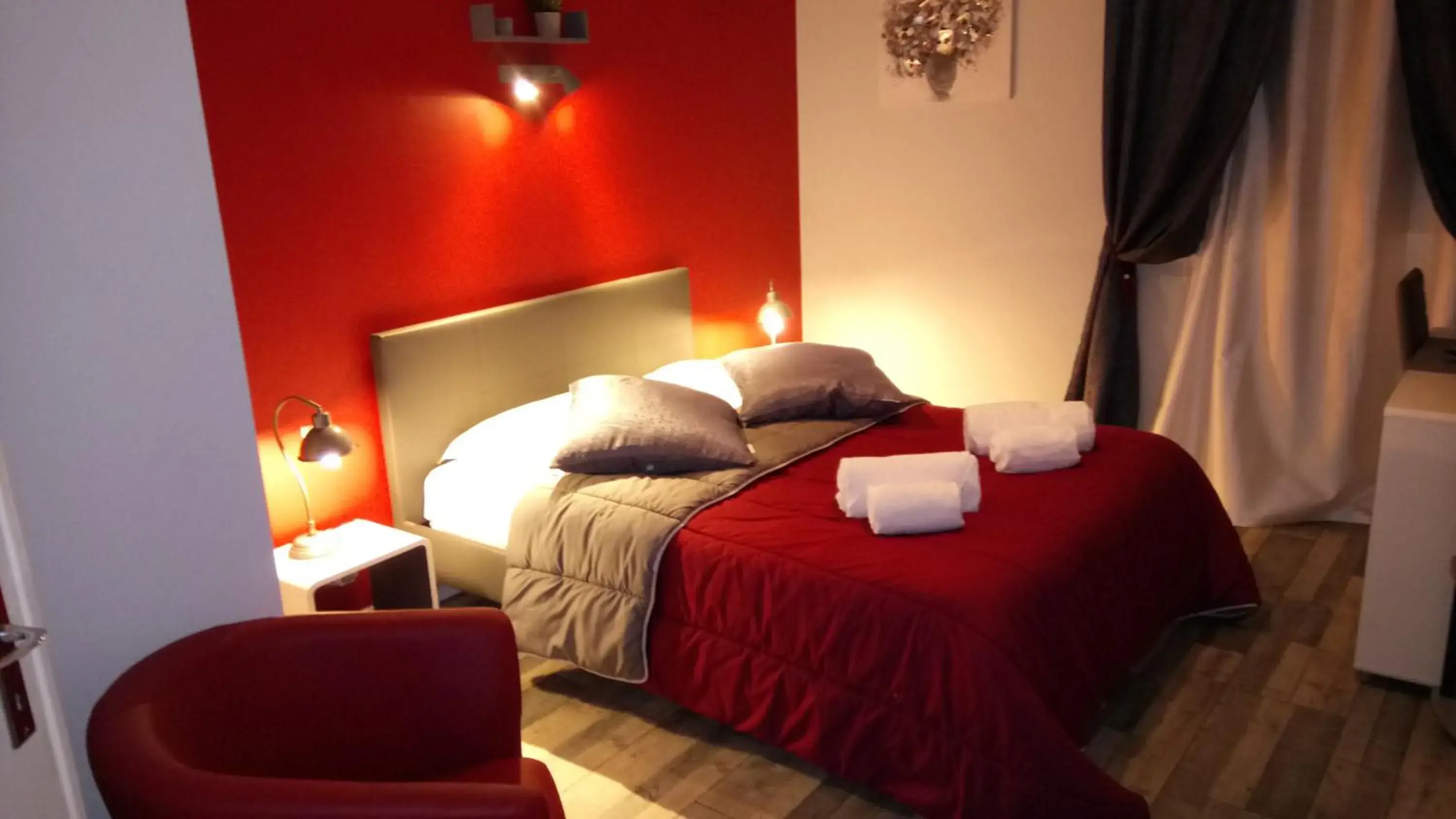 Superior Double Room in Hôtel Montespan Superior Double Room in Hôtel Montespan
