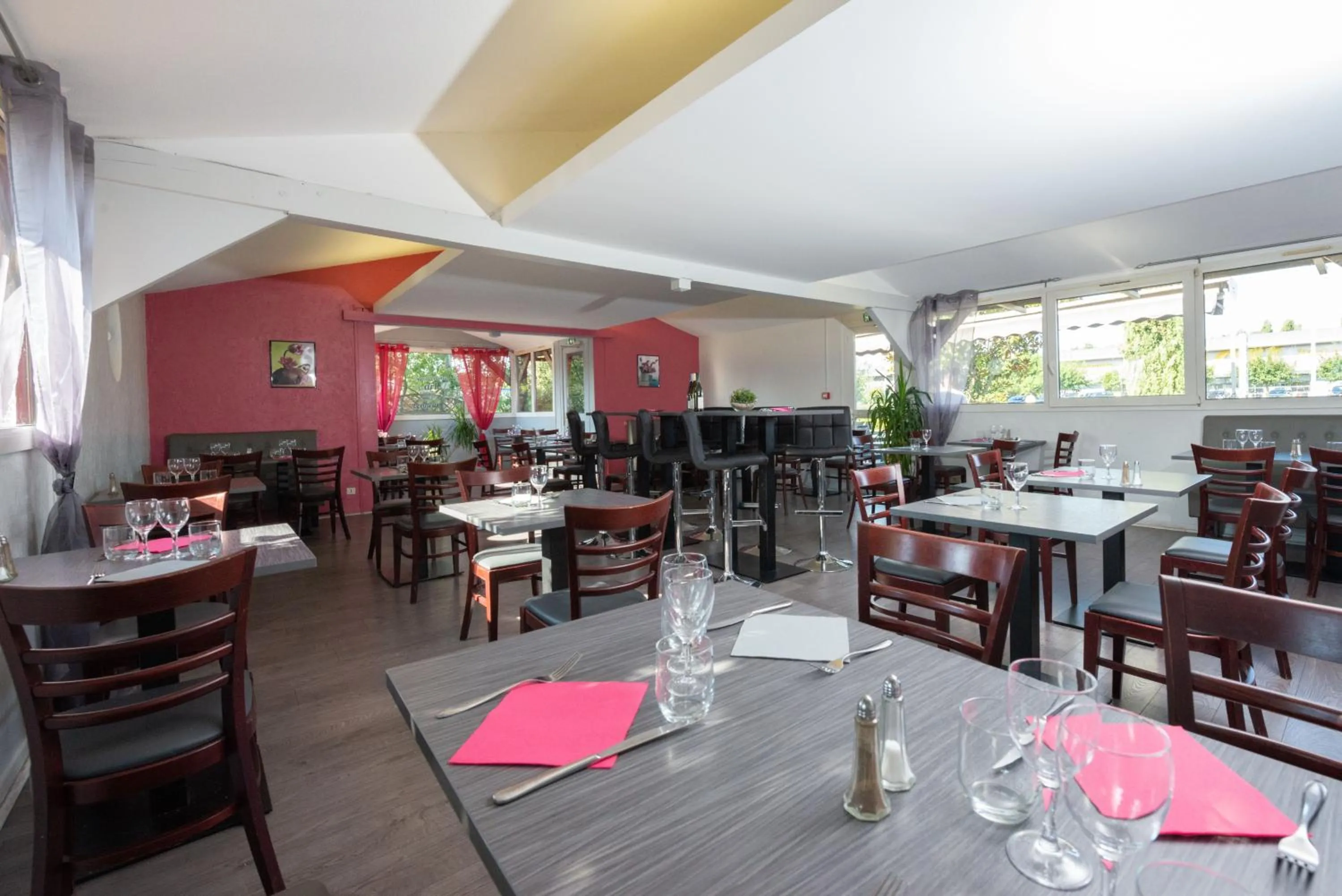 Restaurant/places to eat in ibis Budget Mâcon Sud