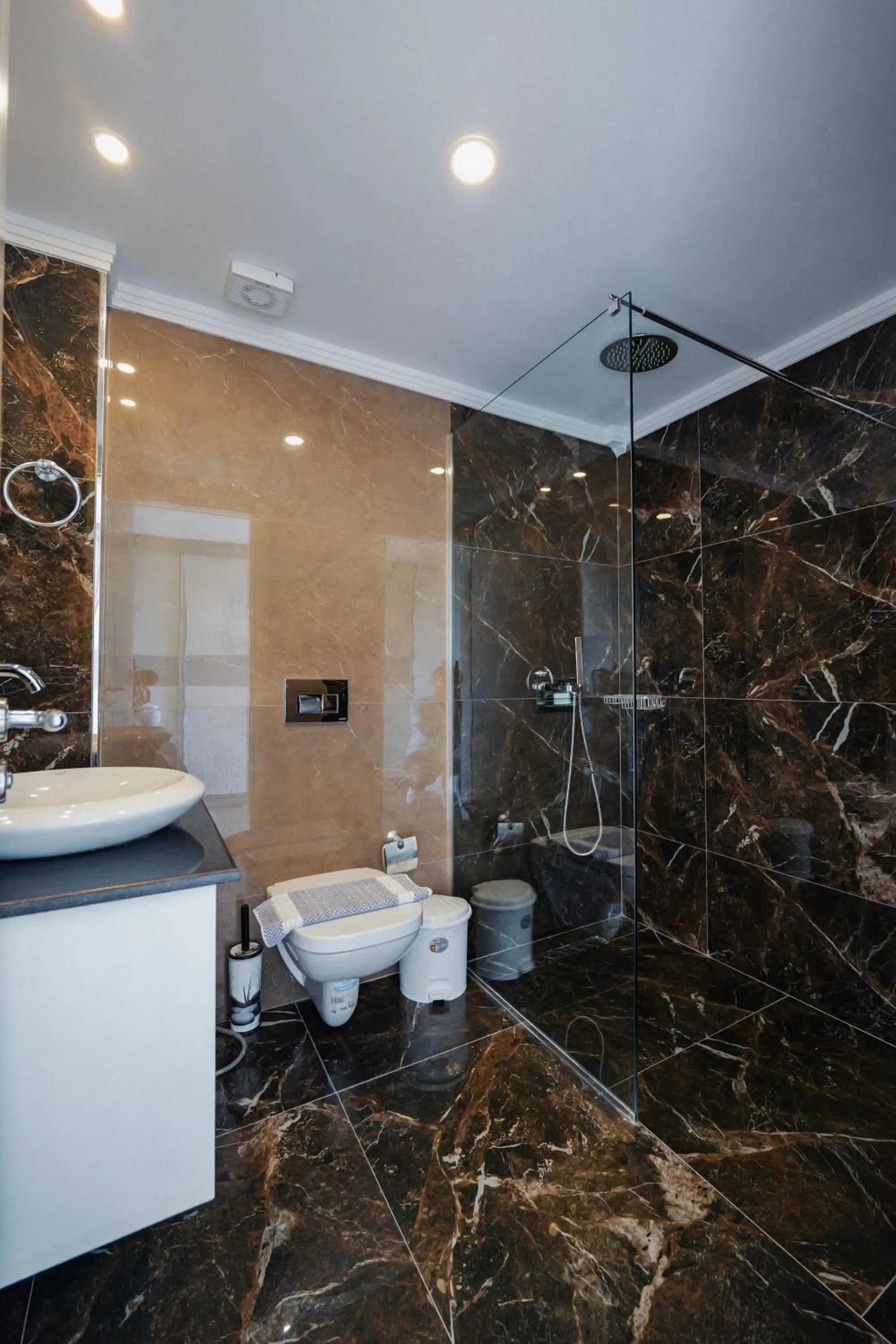 Bathroom in HOTEL DENOEL