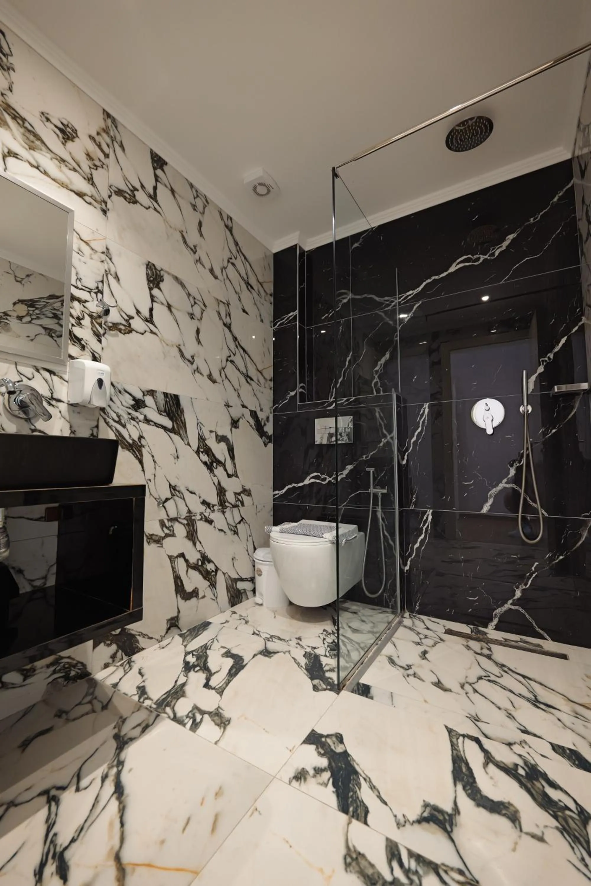 Bathroom in HOTEL DENOEL