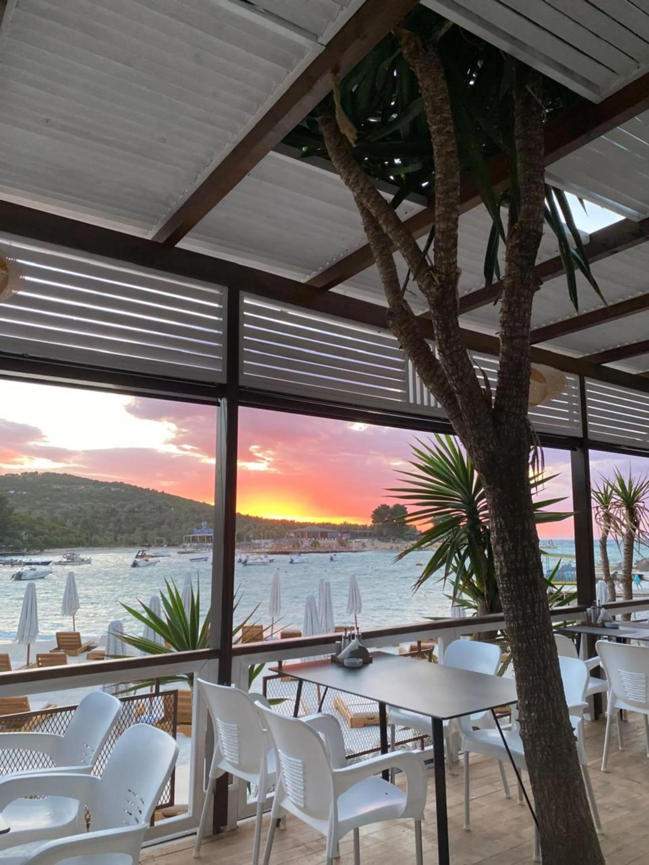 Restaurant/places to eat in HOTEL DENOEL