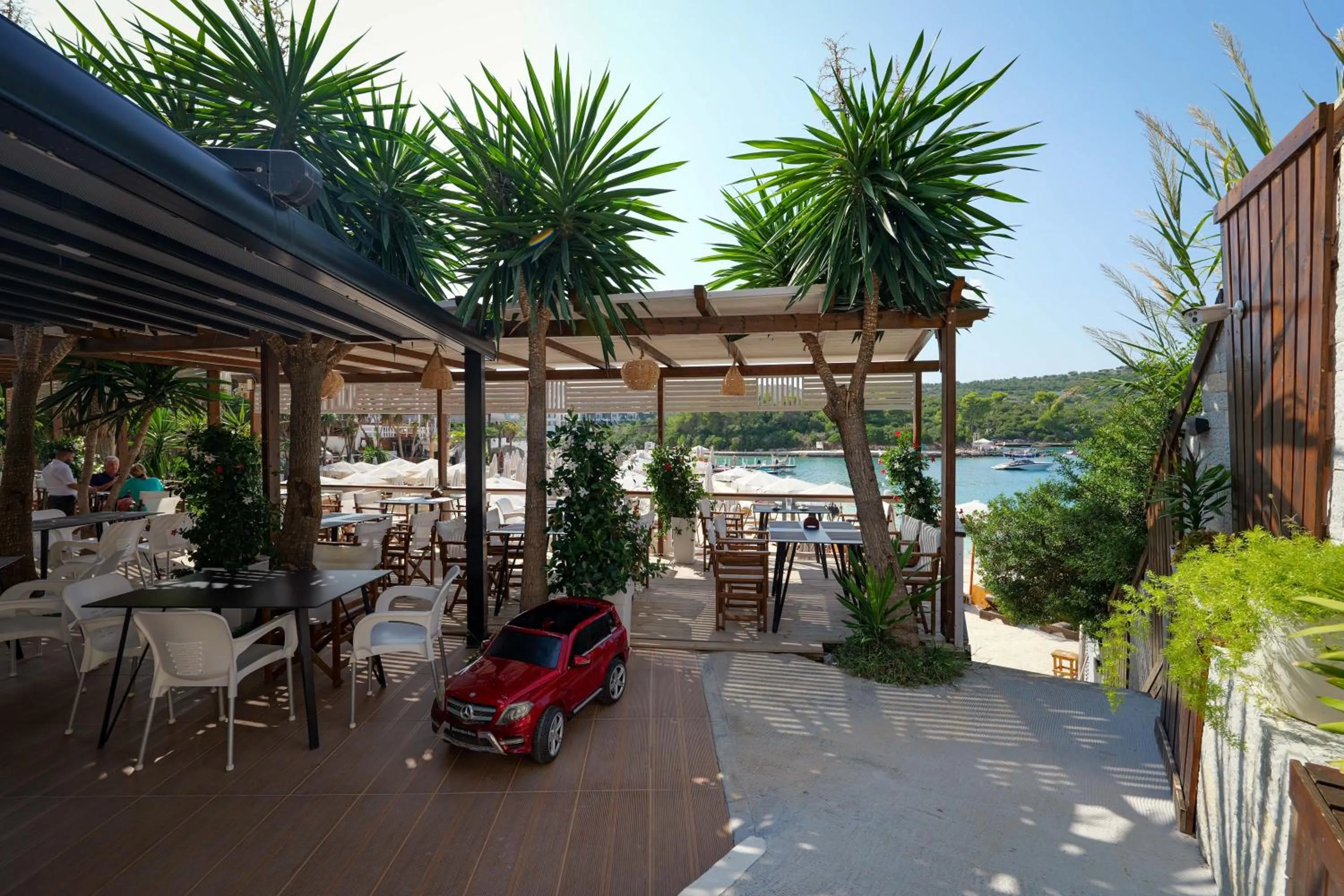 Restaurant/places to eat in HOTEL DENOEL