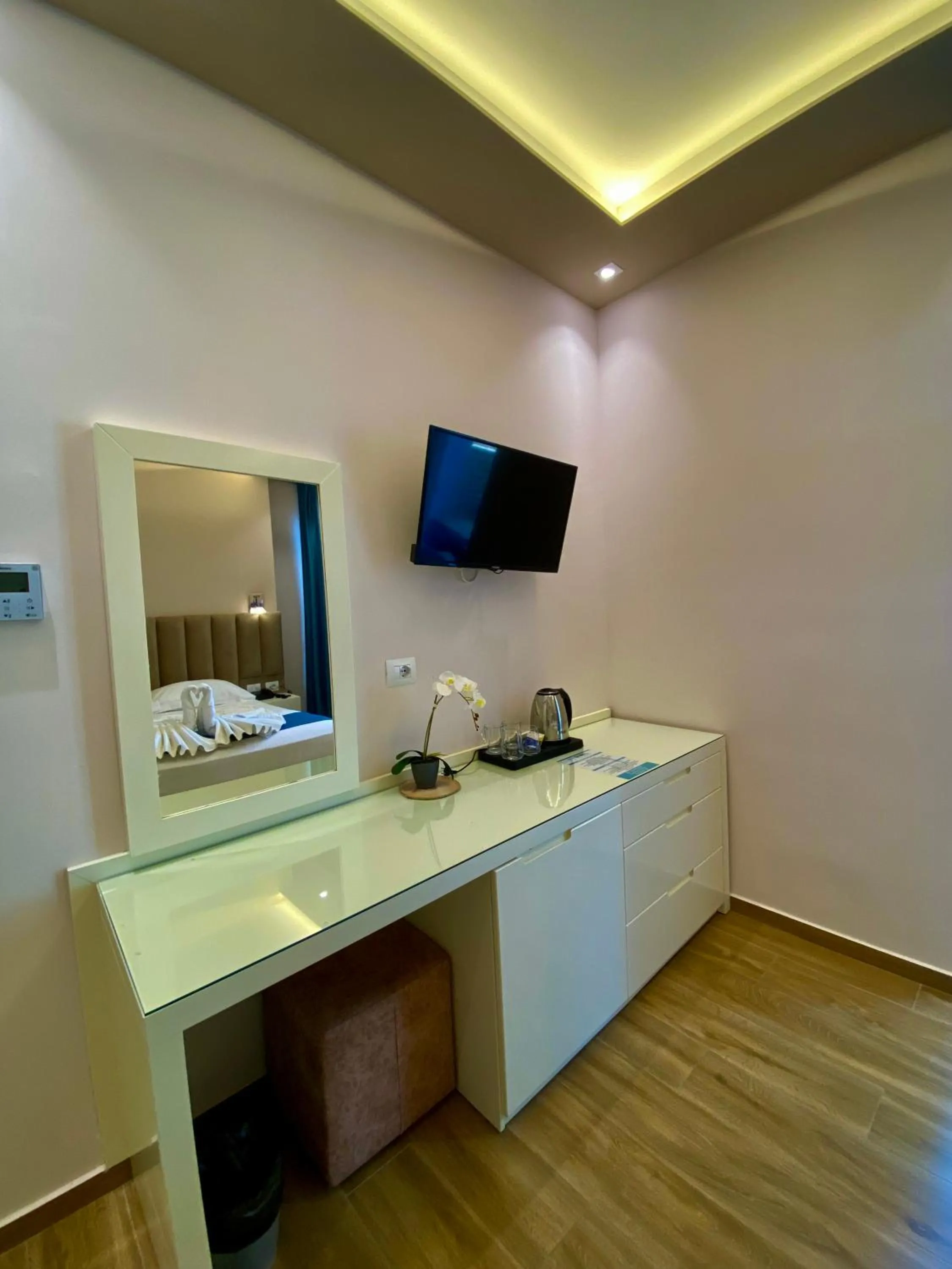 Bedroom in HOTEL DENOEL