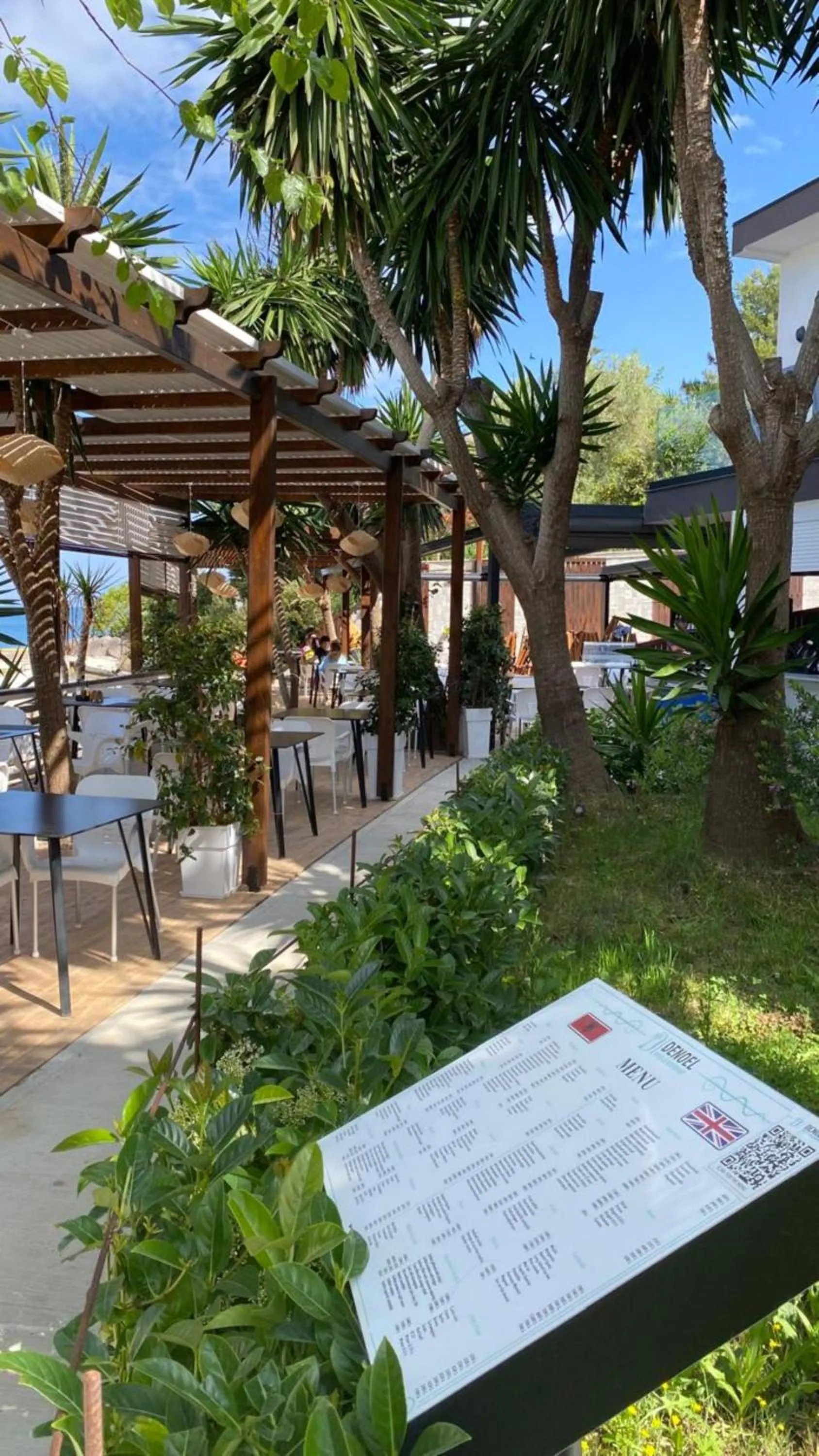 Restaurant/places to eat in HOTEL DENOEL