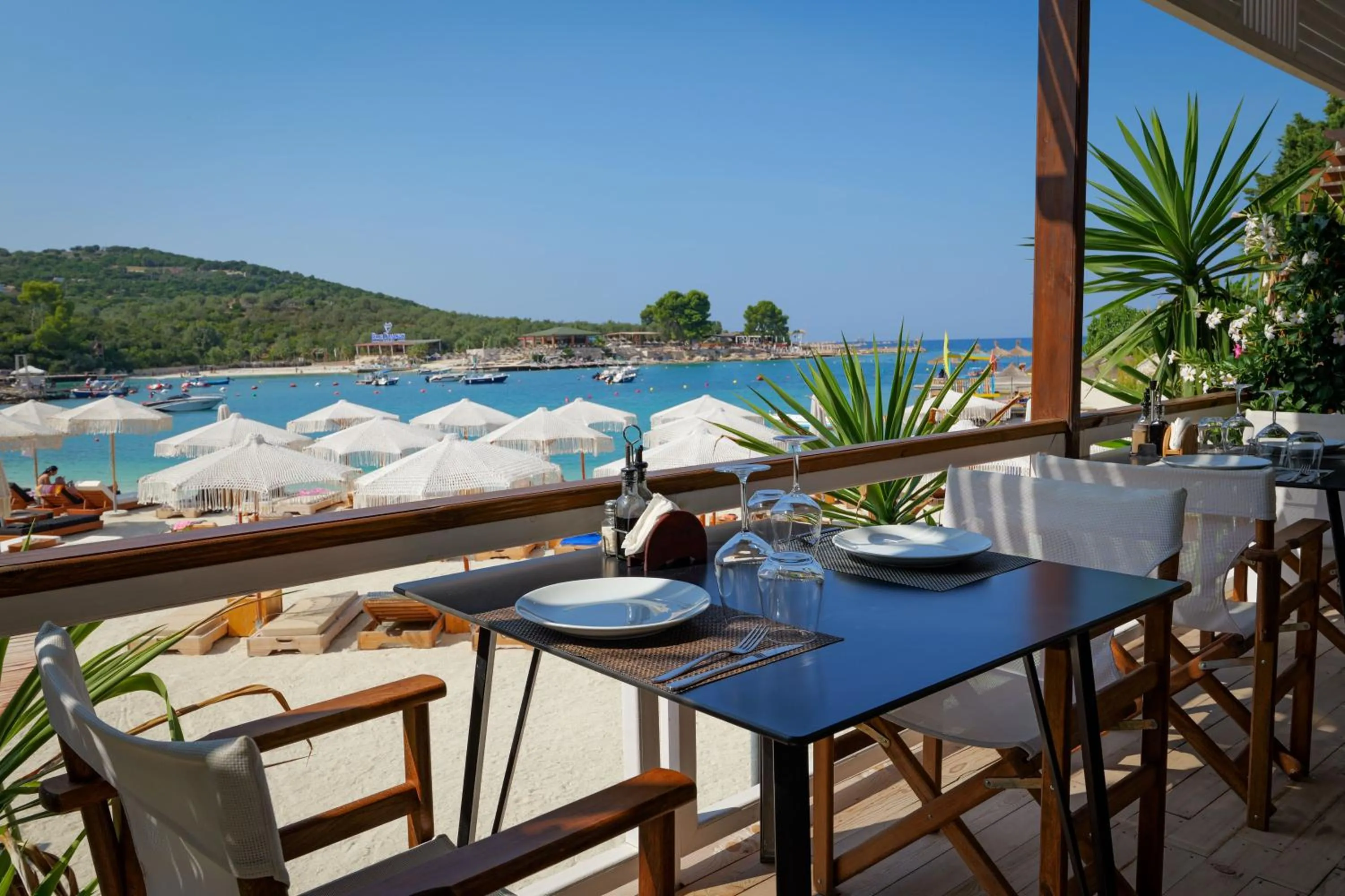Restaurant/places to eat in HOTEL DENOEL