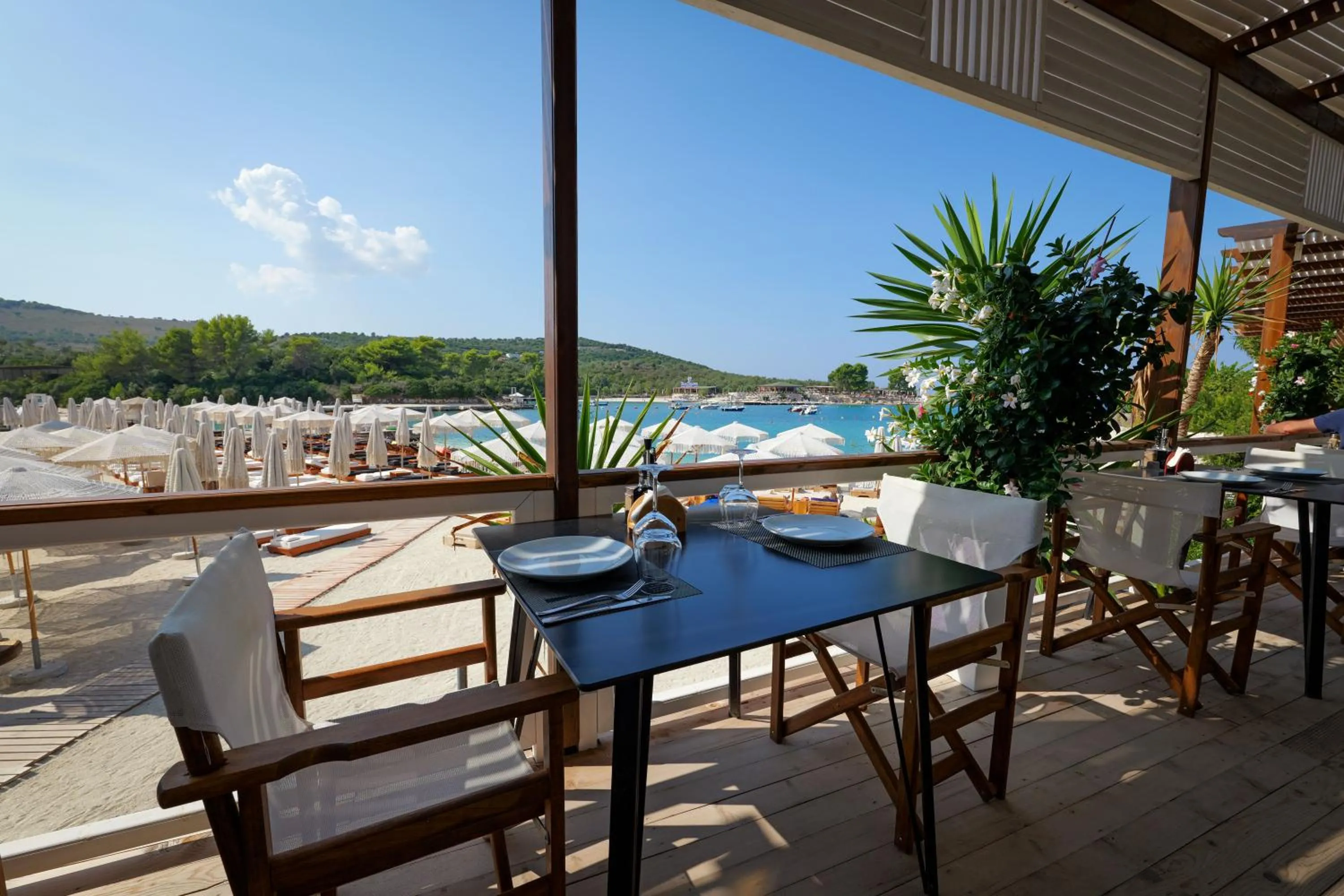 Restaurant/places to eat in HOTEL DENOEL