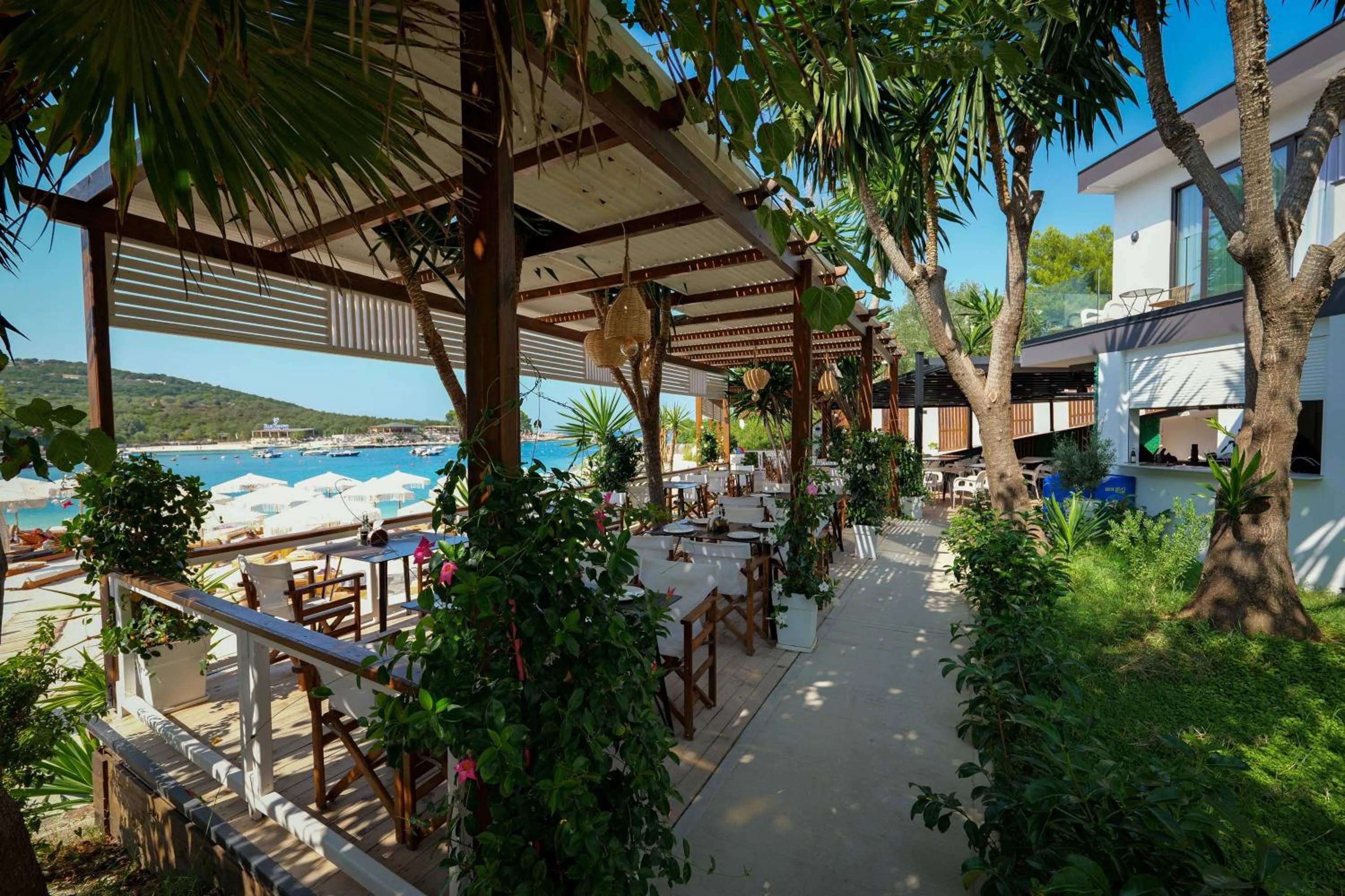Restaurant/places to eat in HOTEL DENOEL