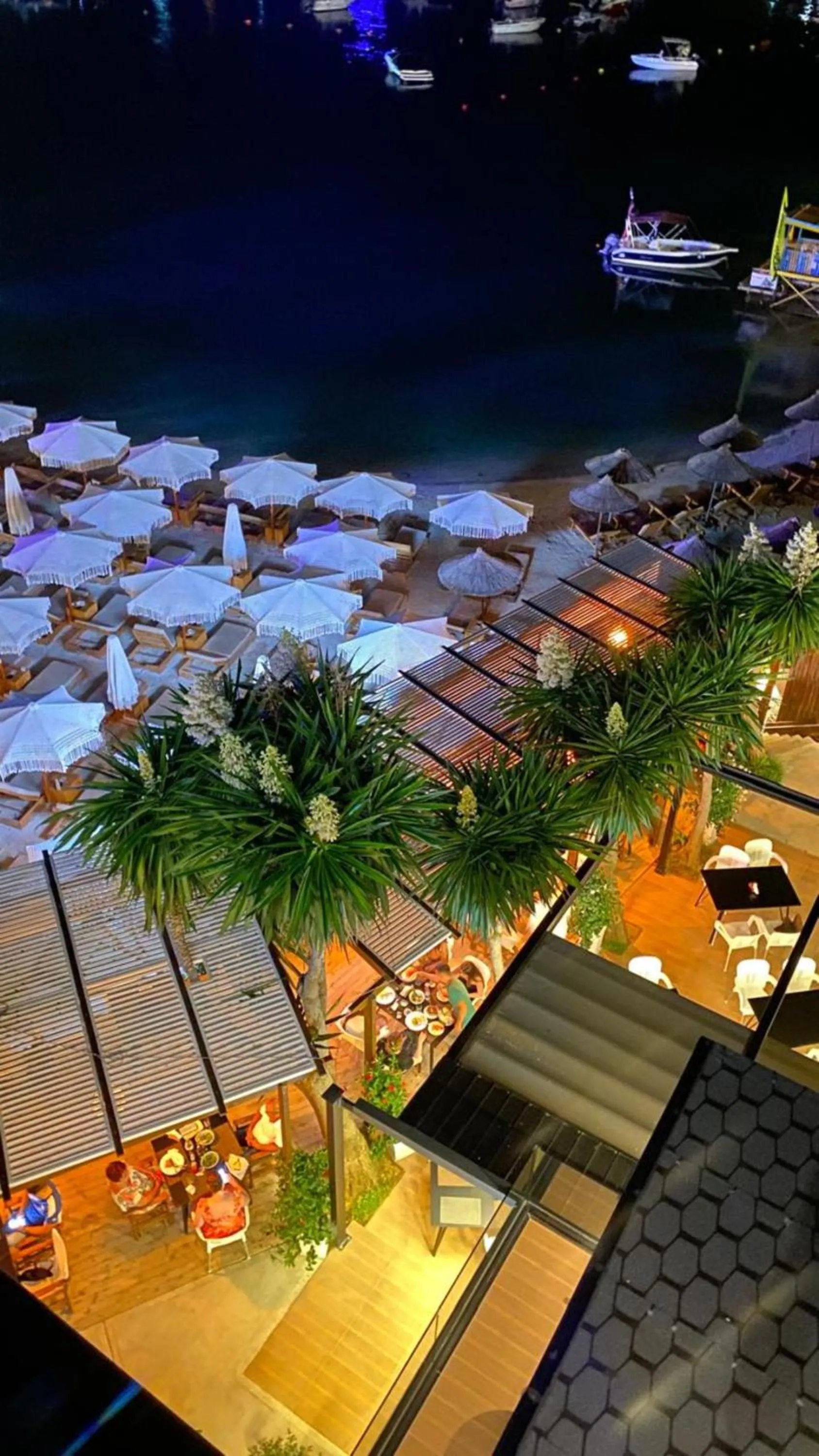 Night in HOTEL DENOEL