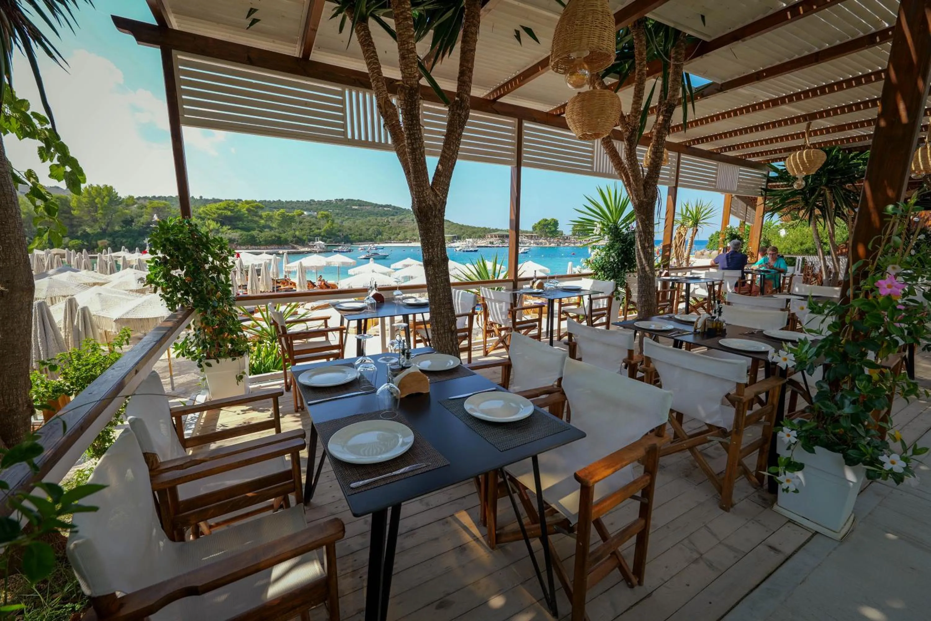 Restaurant/places to eat in HOTEL DENOEL