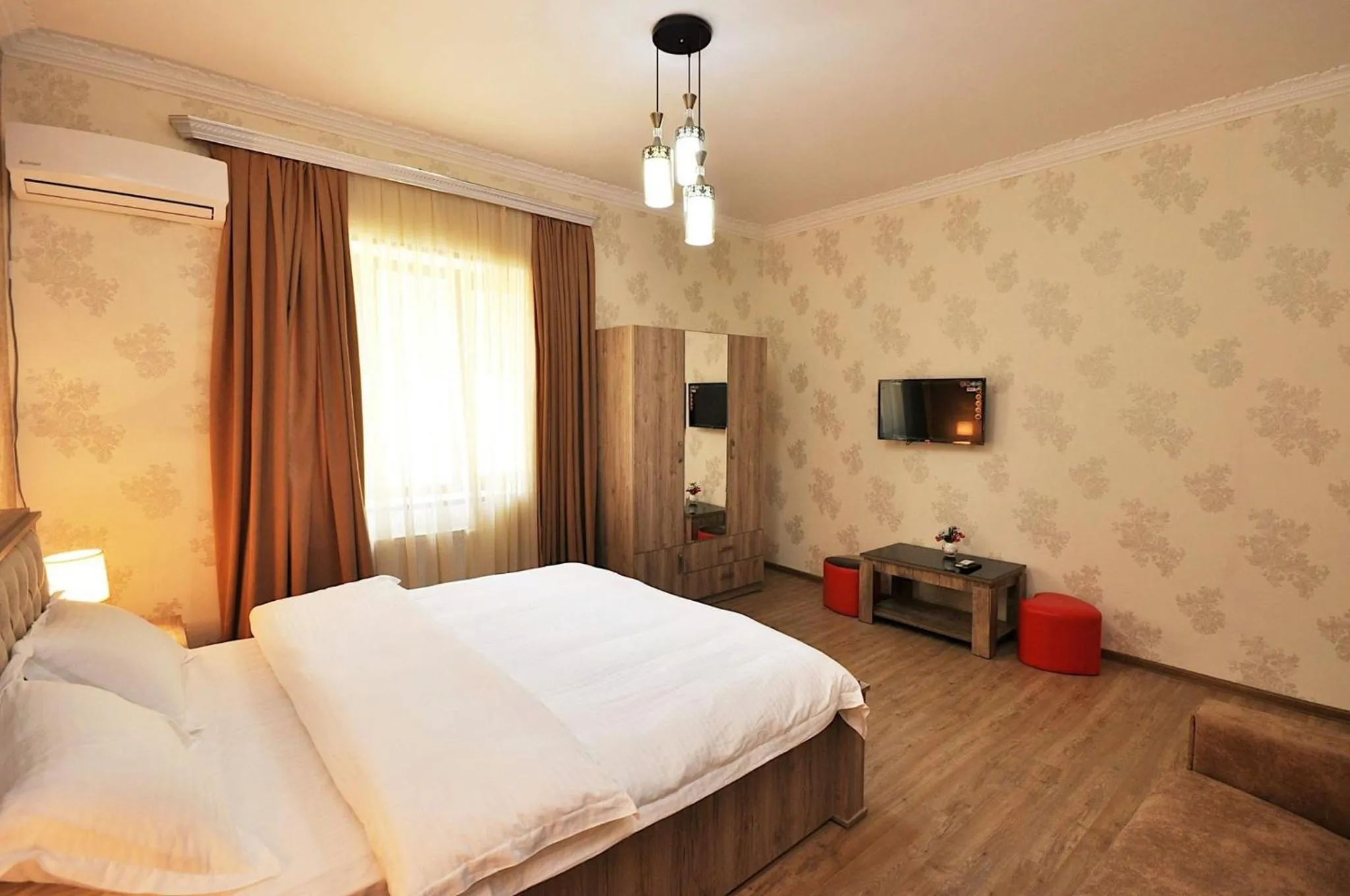 Communal lounge/ TV room, Bed in BERIKA HOUSE