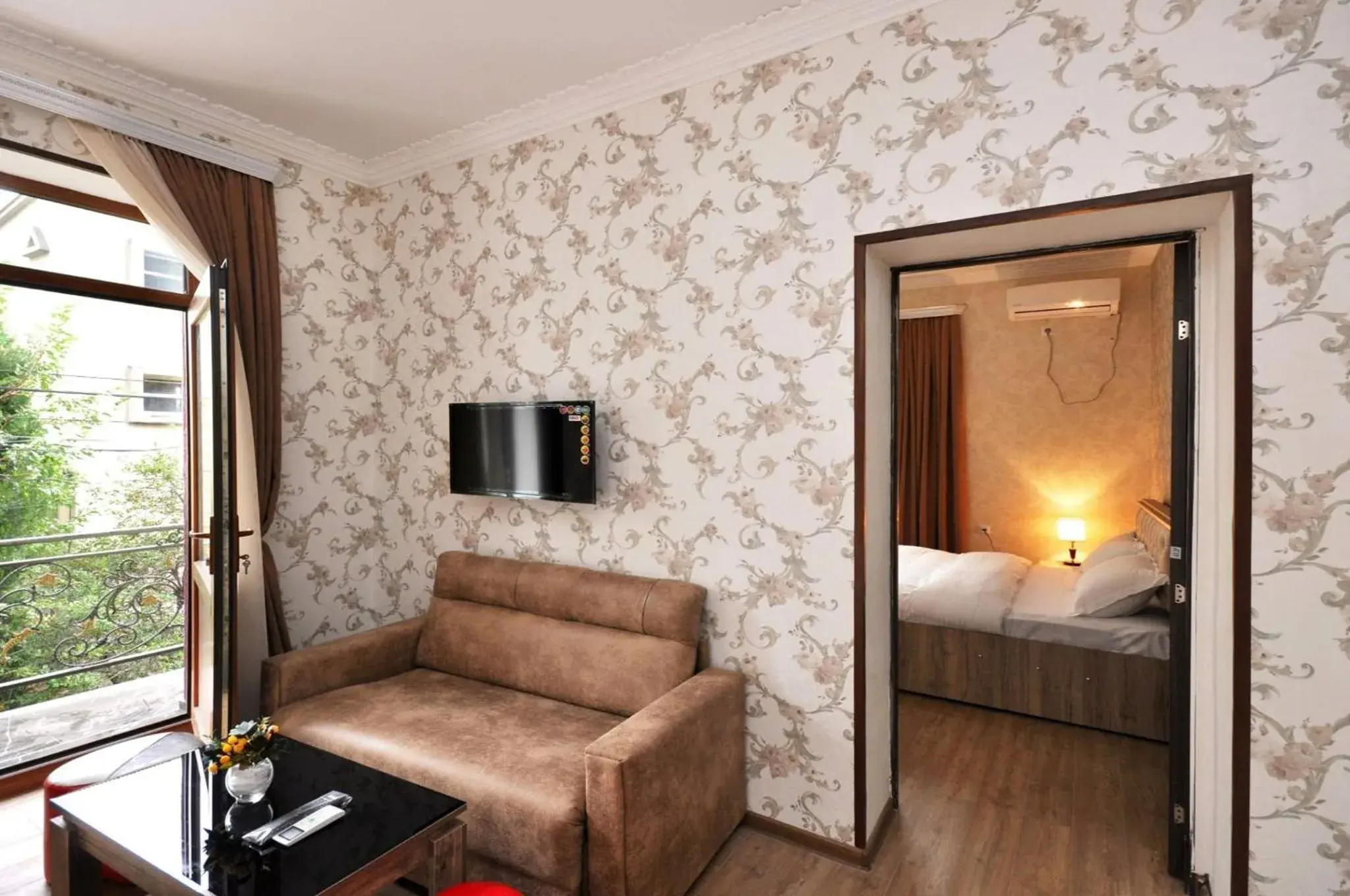 Communal lounge/ TV room, Bed in BERIKA HOUSE Communal lounge/ TV room, Bed in BERIKA HOUSE