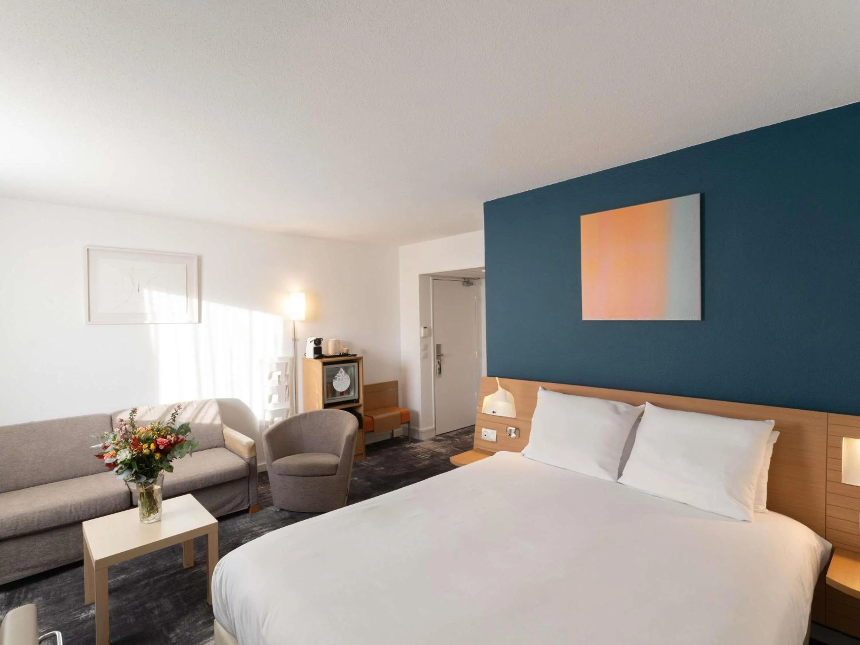 Property building, Bed in Novotel Nantes Centre Bord de Loire