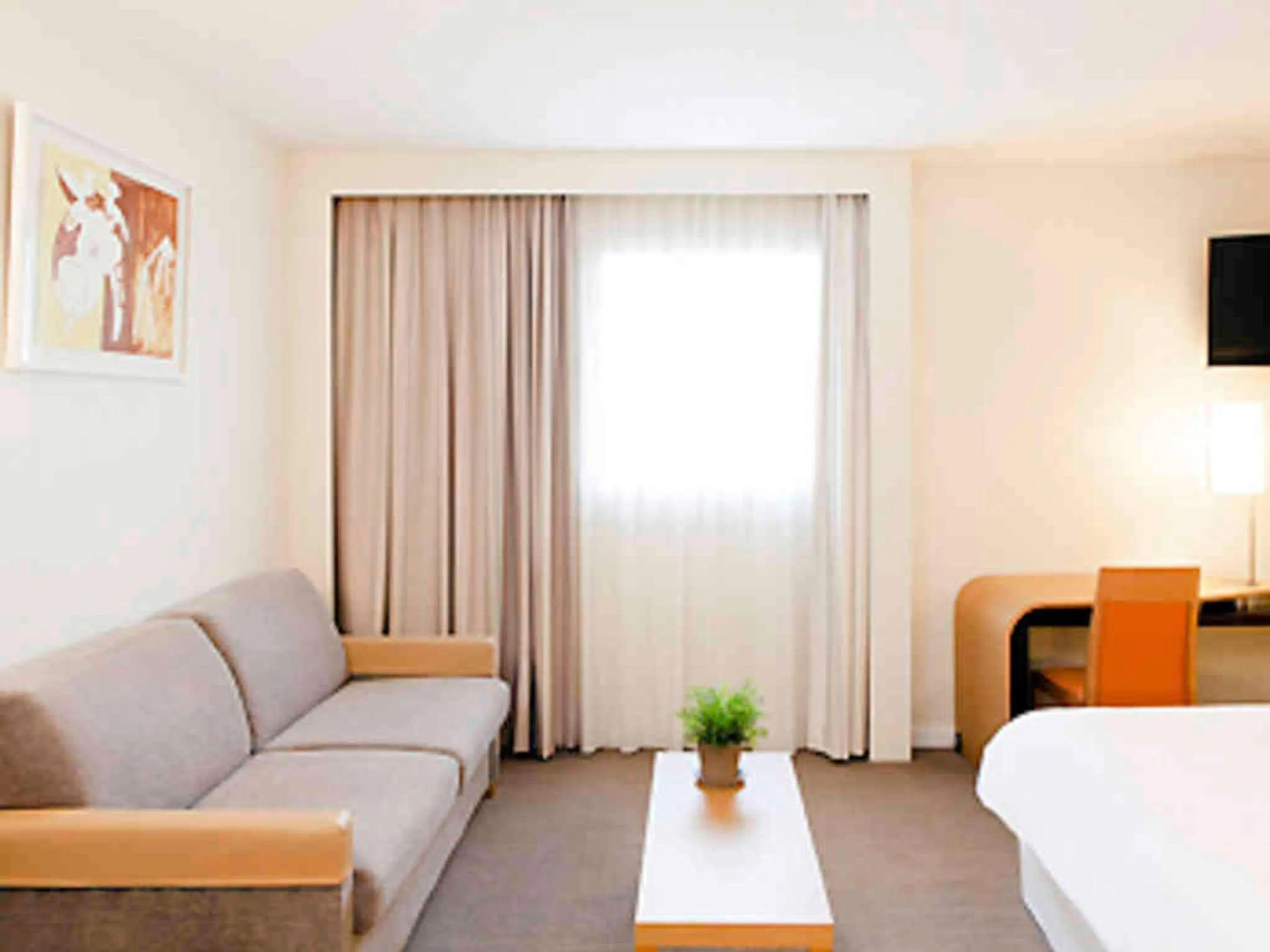 Bedroom, Bed in Novotel Nantes Centre Bord de Loire