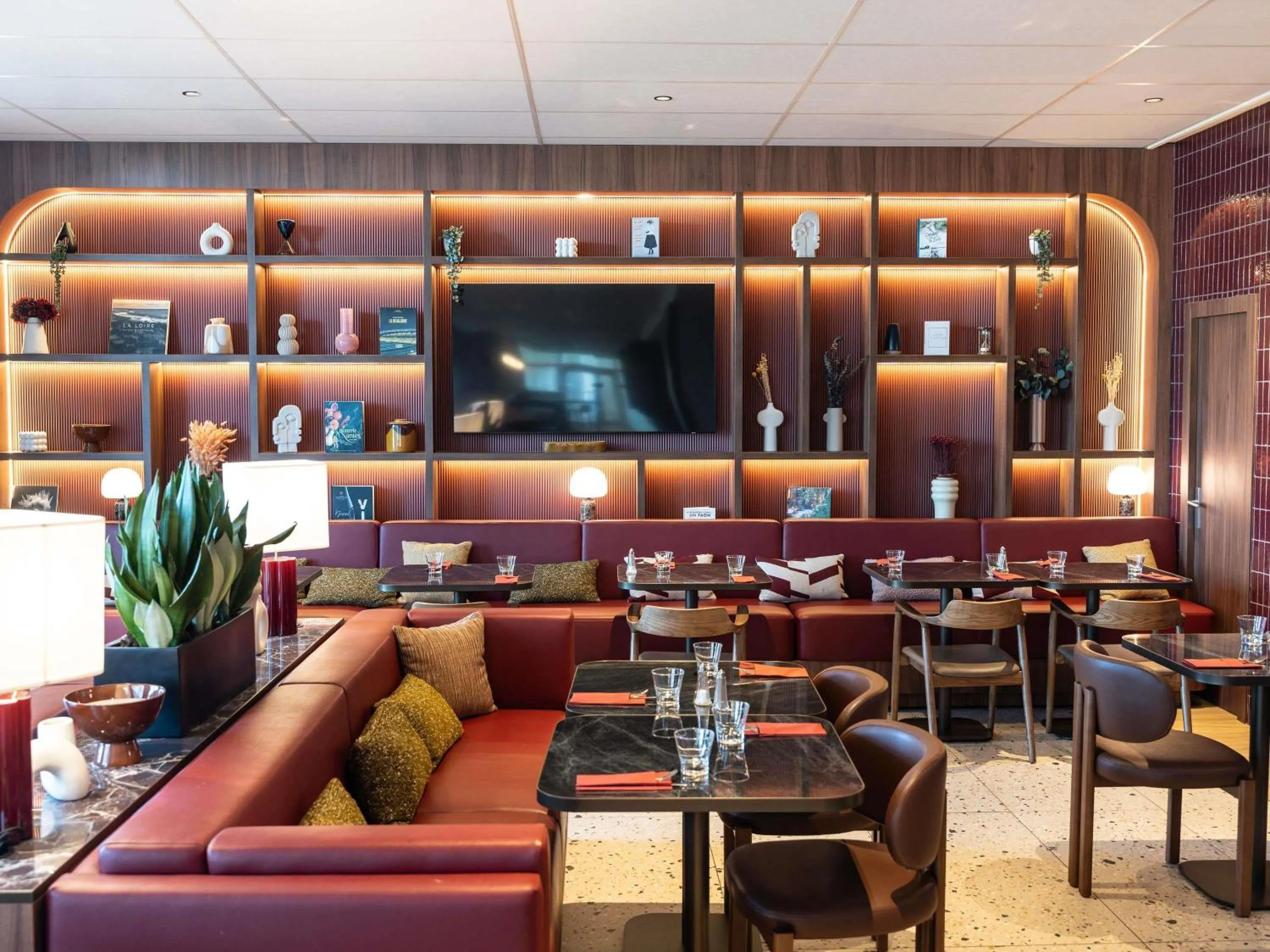 Restaurant/places to eat in Novotel Nantes Centre Bord de Loire