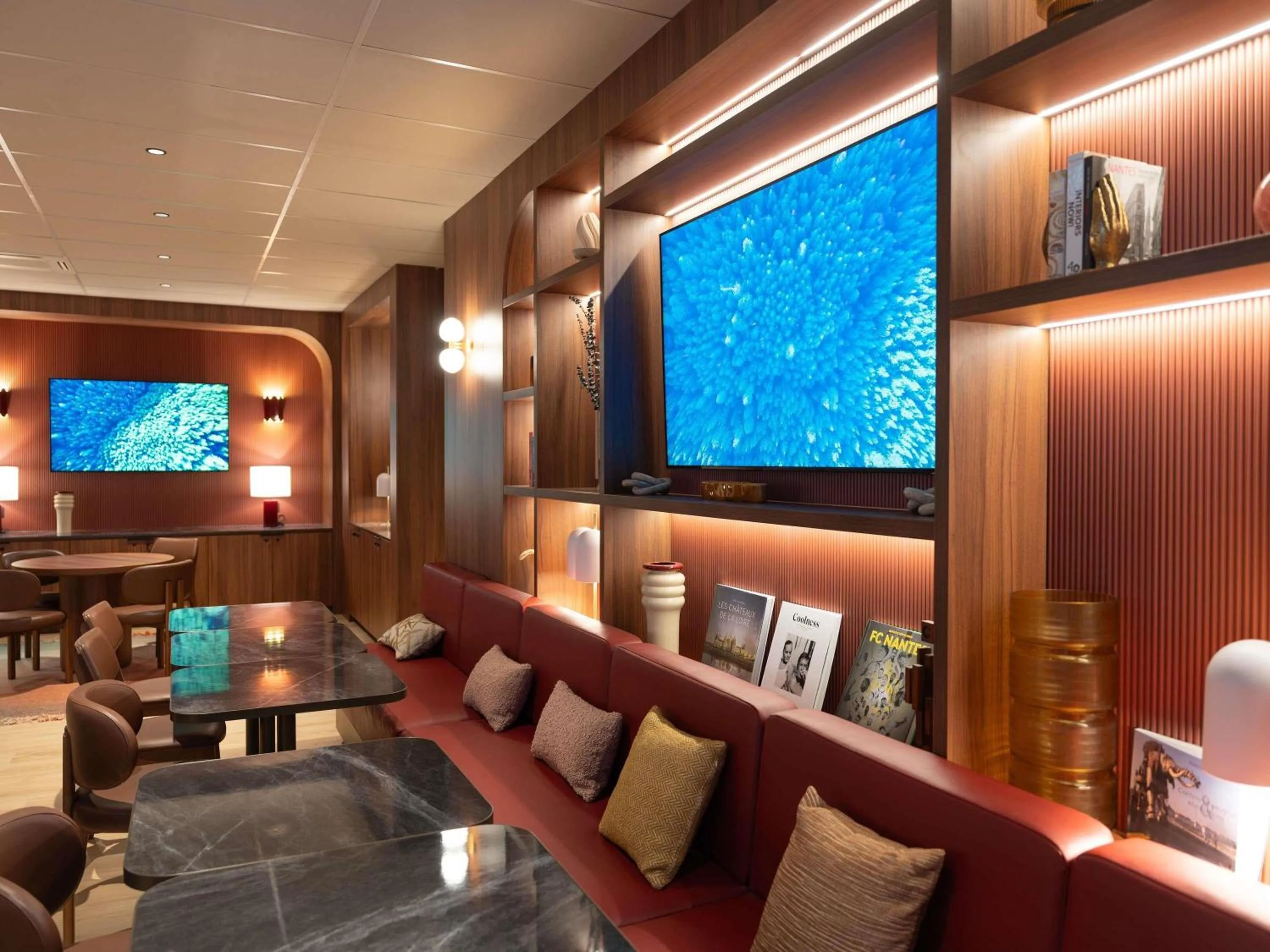 Lounge or bar in Novotel Nantes Centre Bord de Loire