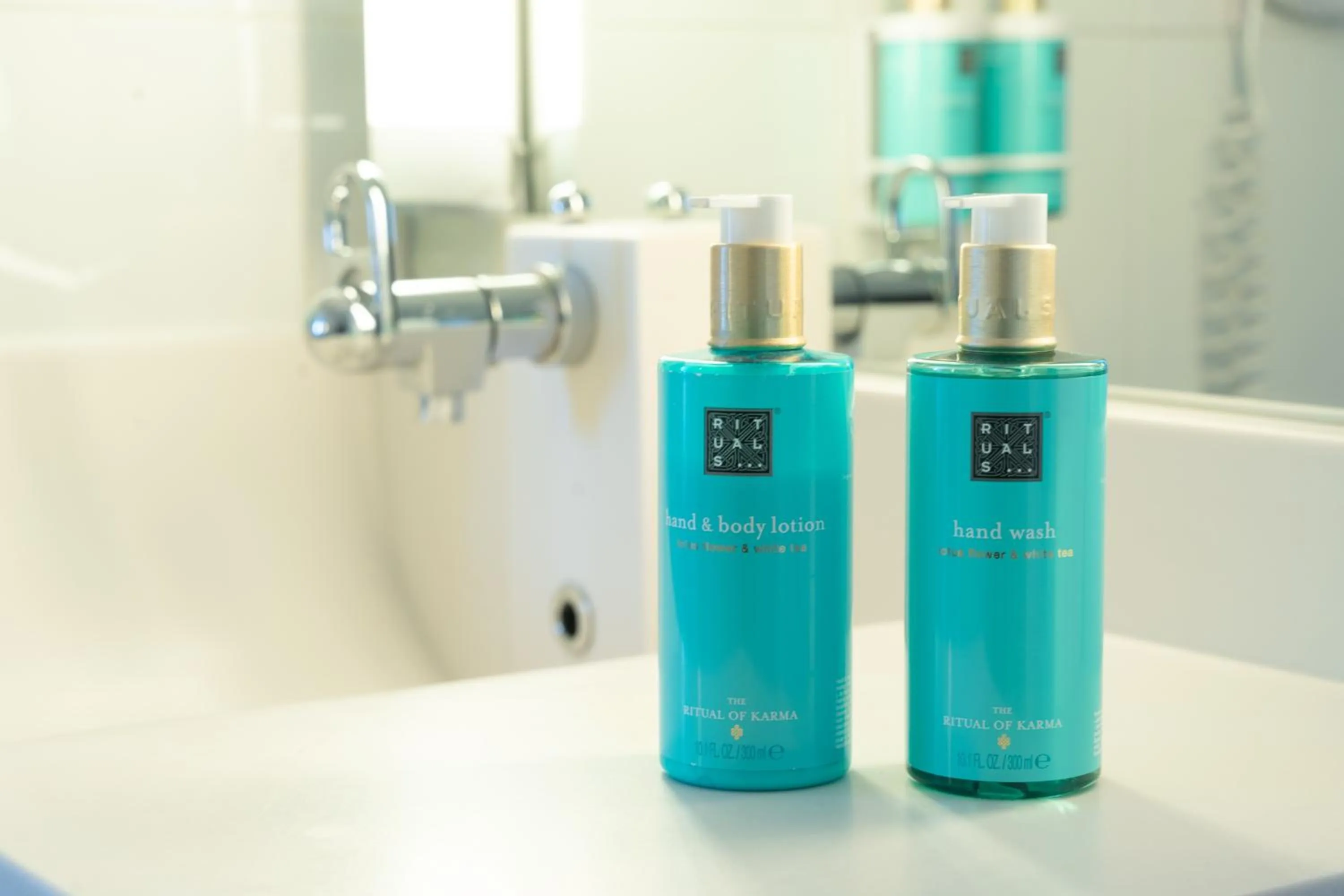 Bathroom in Novotel Nantes Centre Bord de Loire