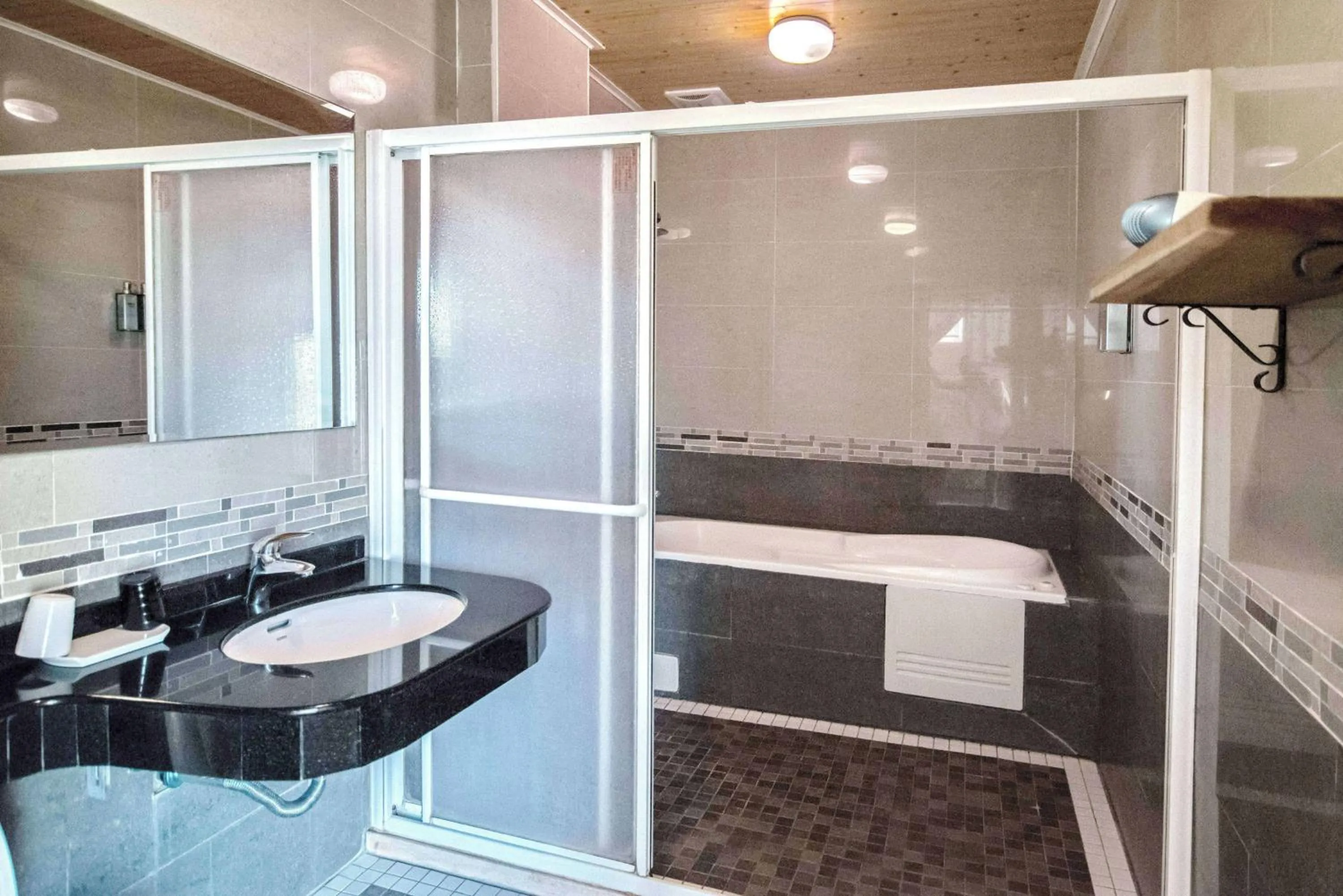 Bathroom in Seville Countrified B&B