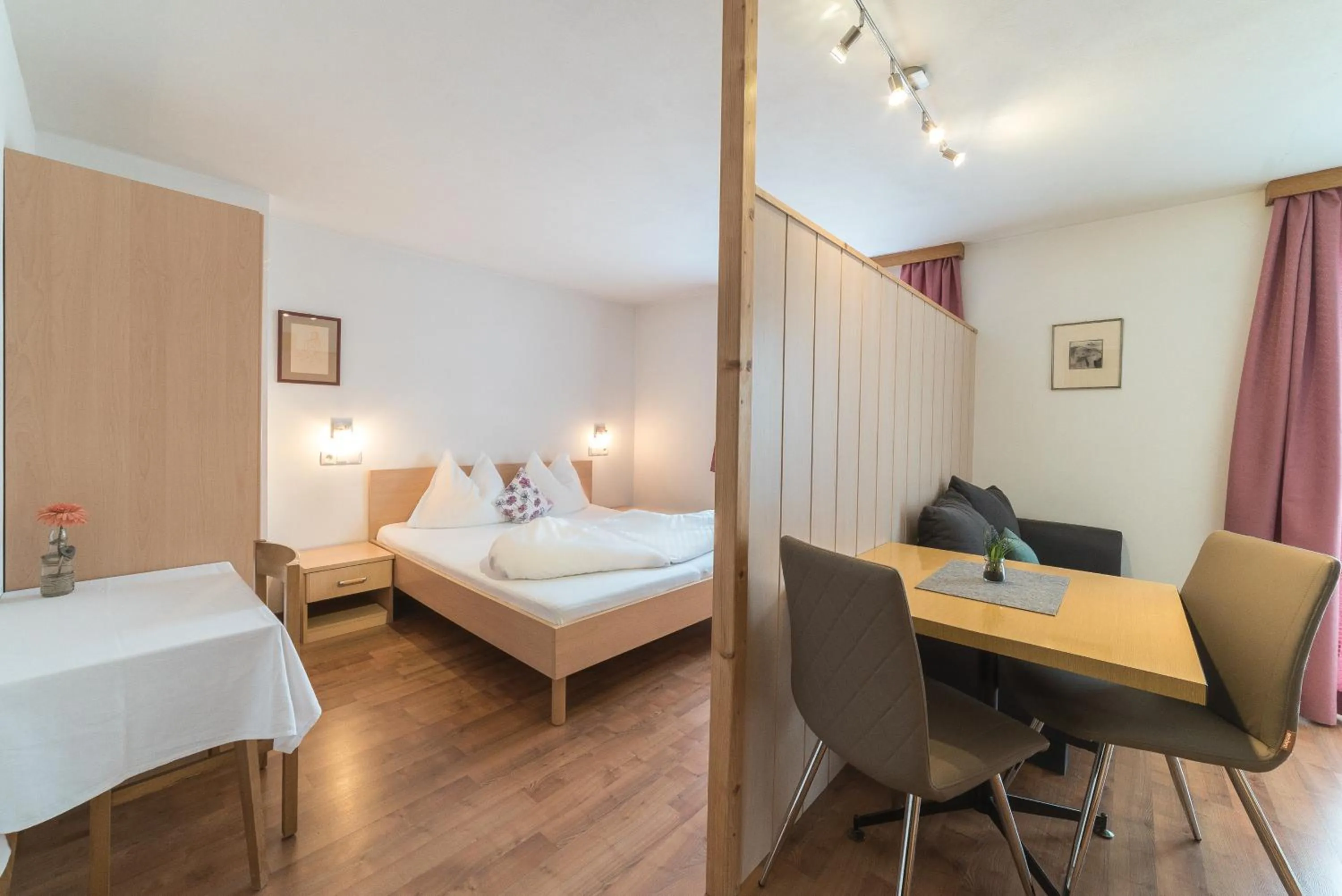 Living room, Bed in Residence Ortlerhof