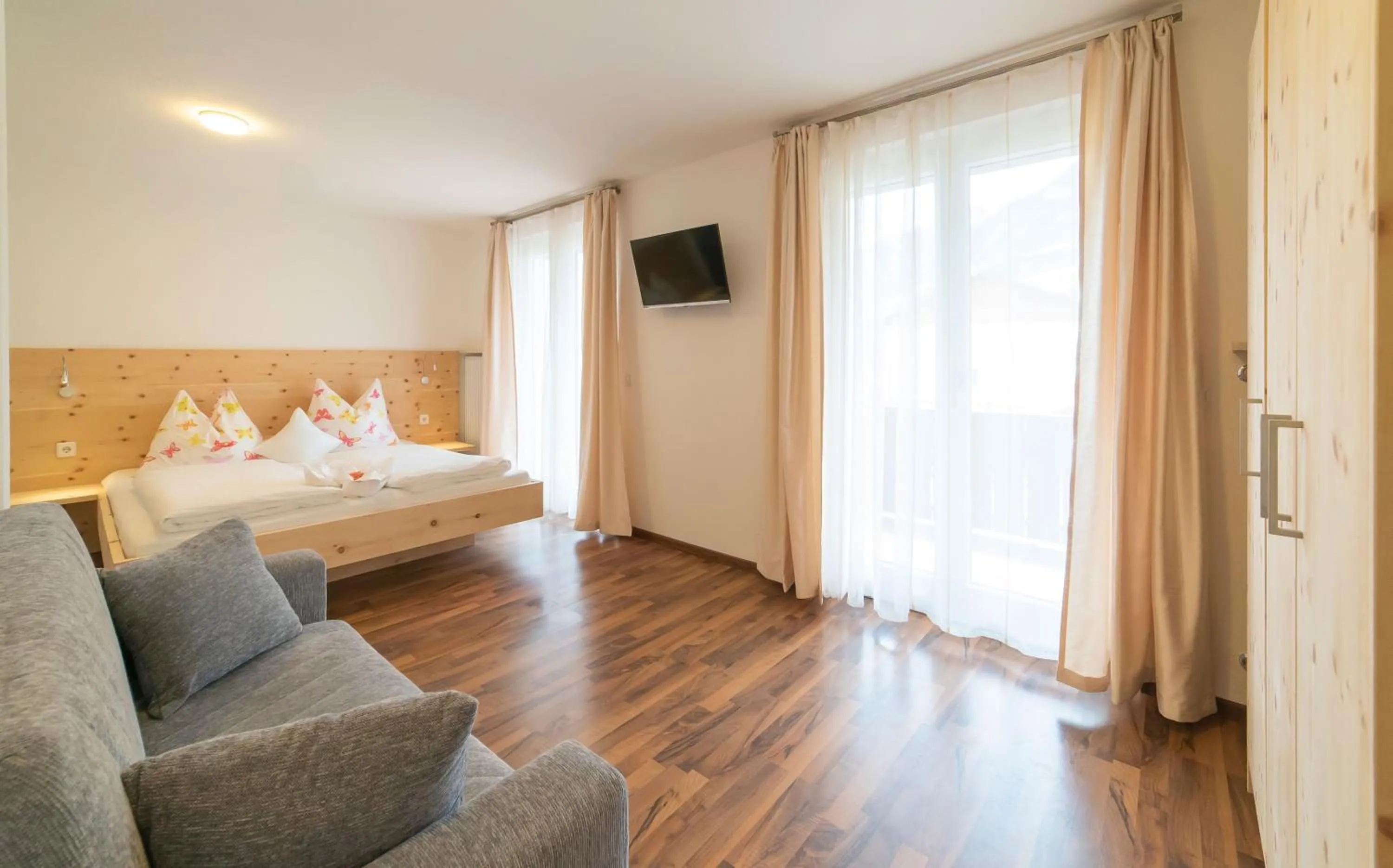 Living room, Bed in Residence Ortlerhof