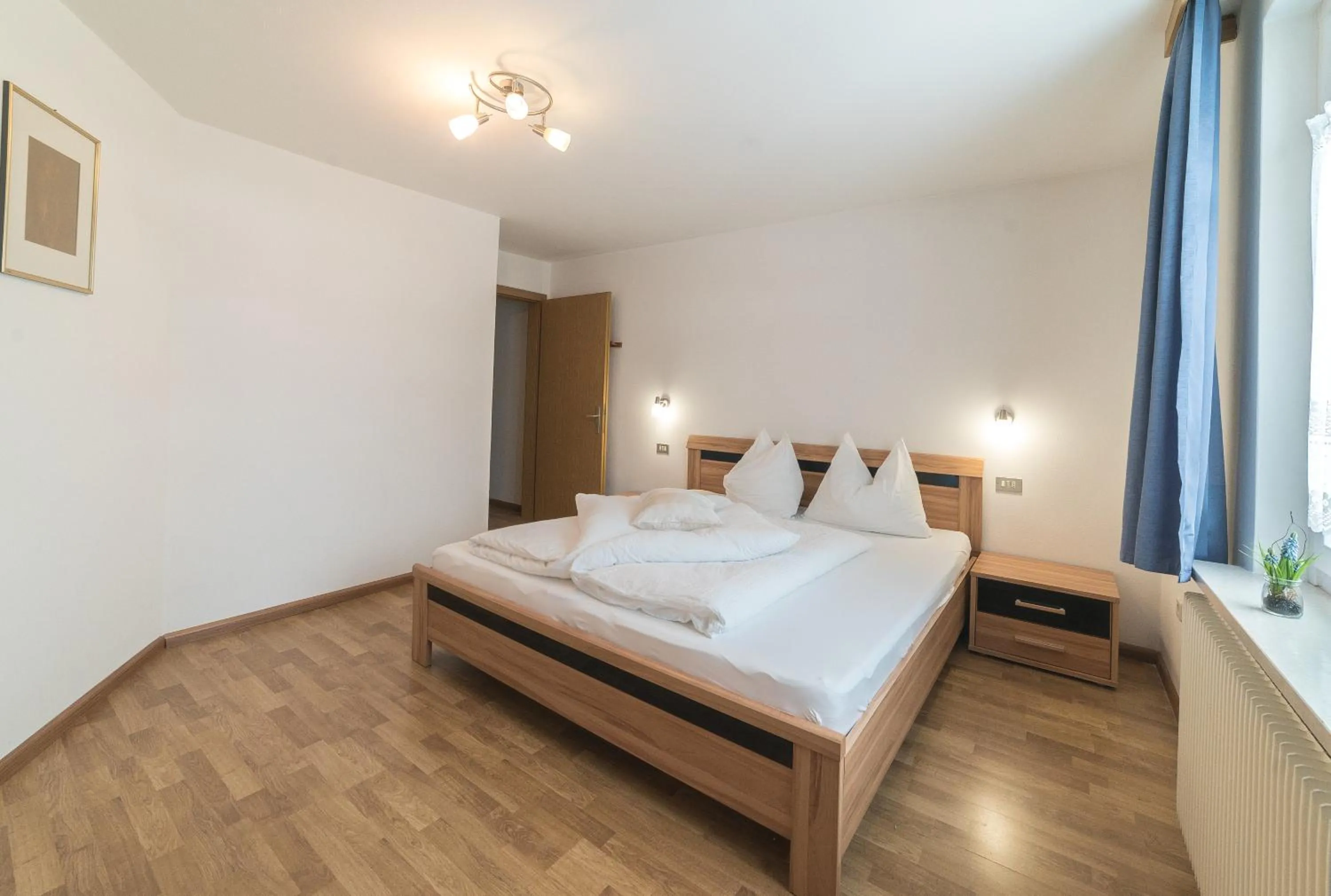 Photo of the whole room, Bed in Residence Ortlerhof