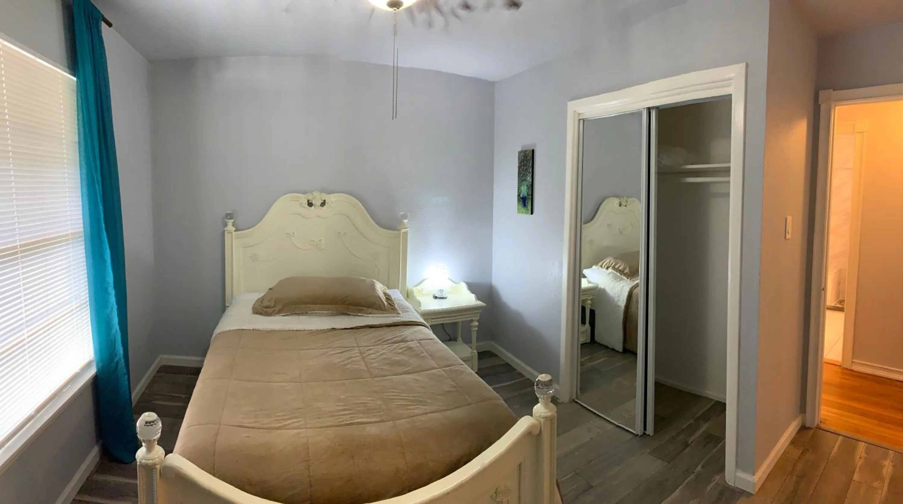 Bedroom, Bed in The Peahen House