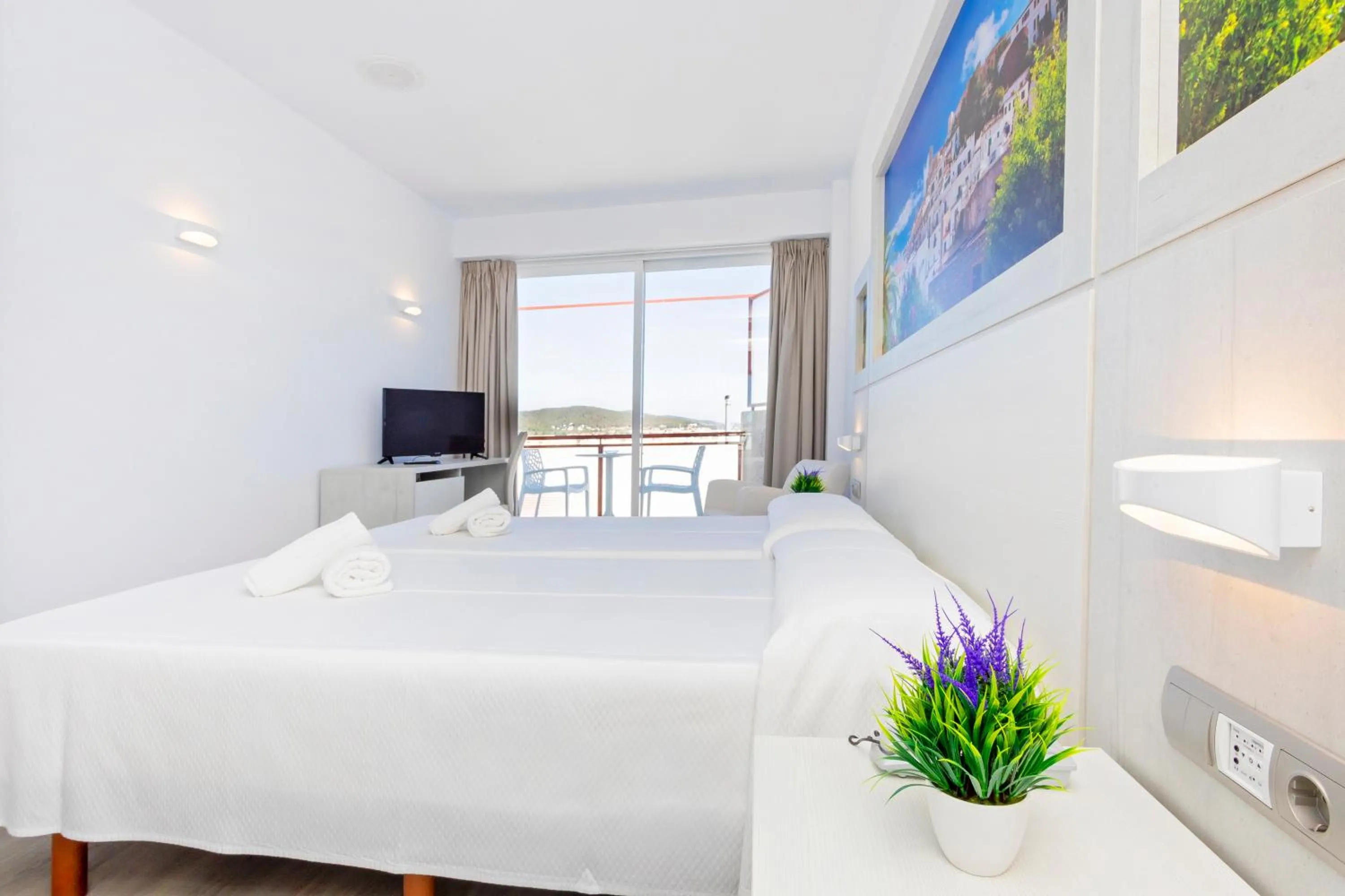 Photo of the whole room, Bed in Hostal Molins Park