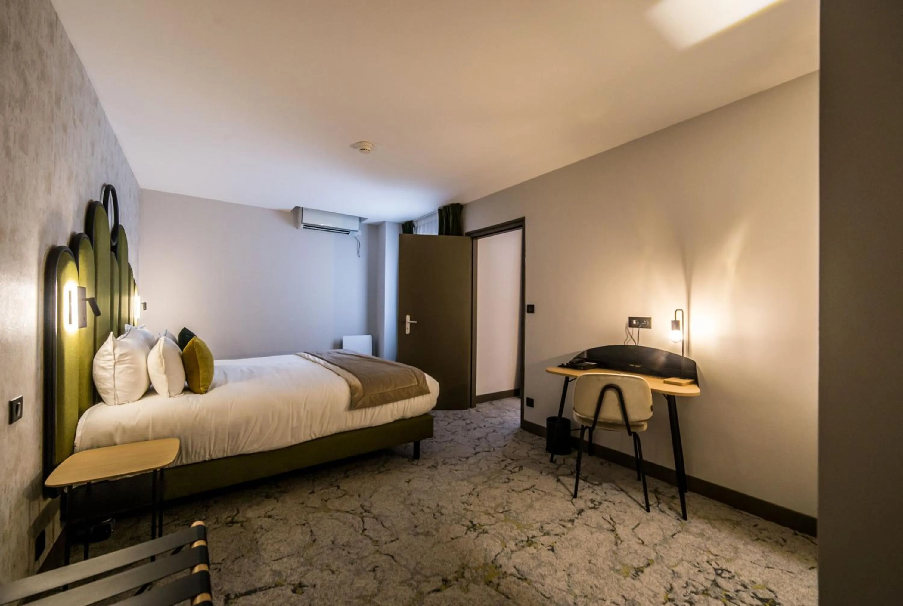 Bedroom, Bed in Best Western Le Relais du Vigneron