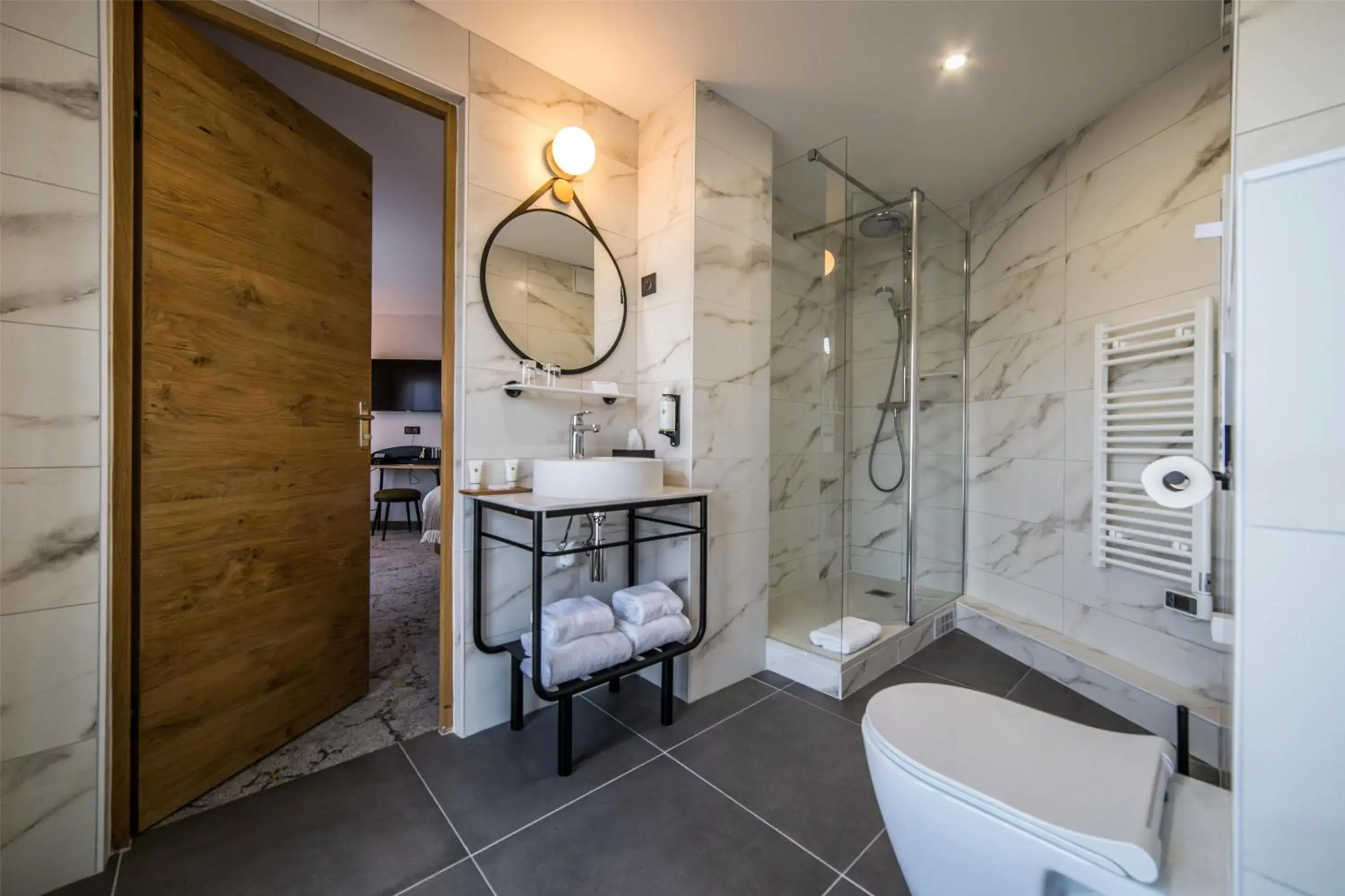 Bathroom in Best Western Le Relais du Vigneron Bathroom in Best Western Le Relais du Vigneron