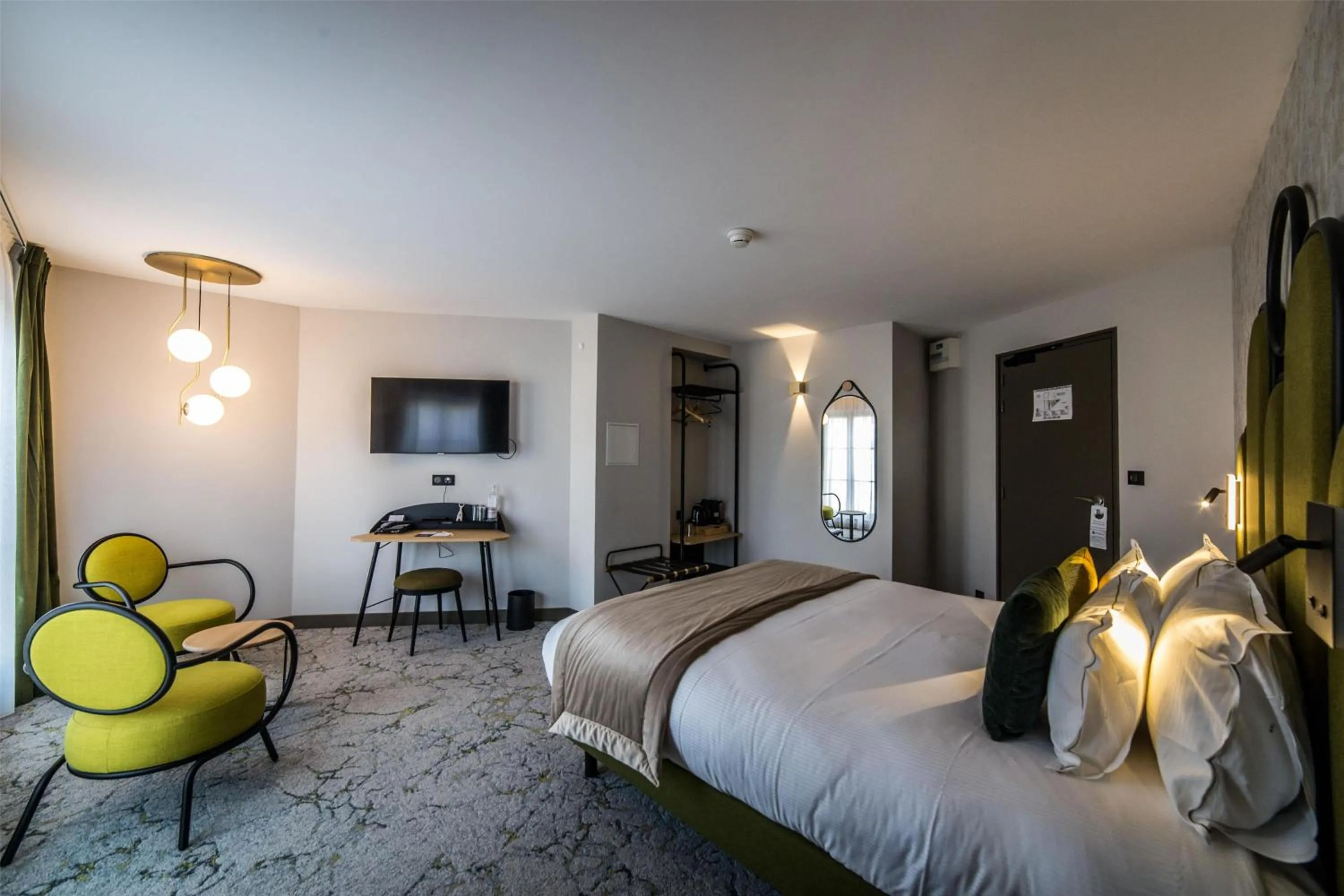 Bedroom, Bed in Best Western Le Relais du Vigneron