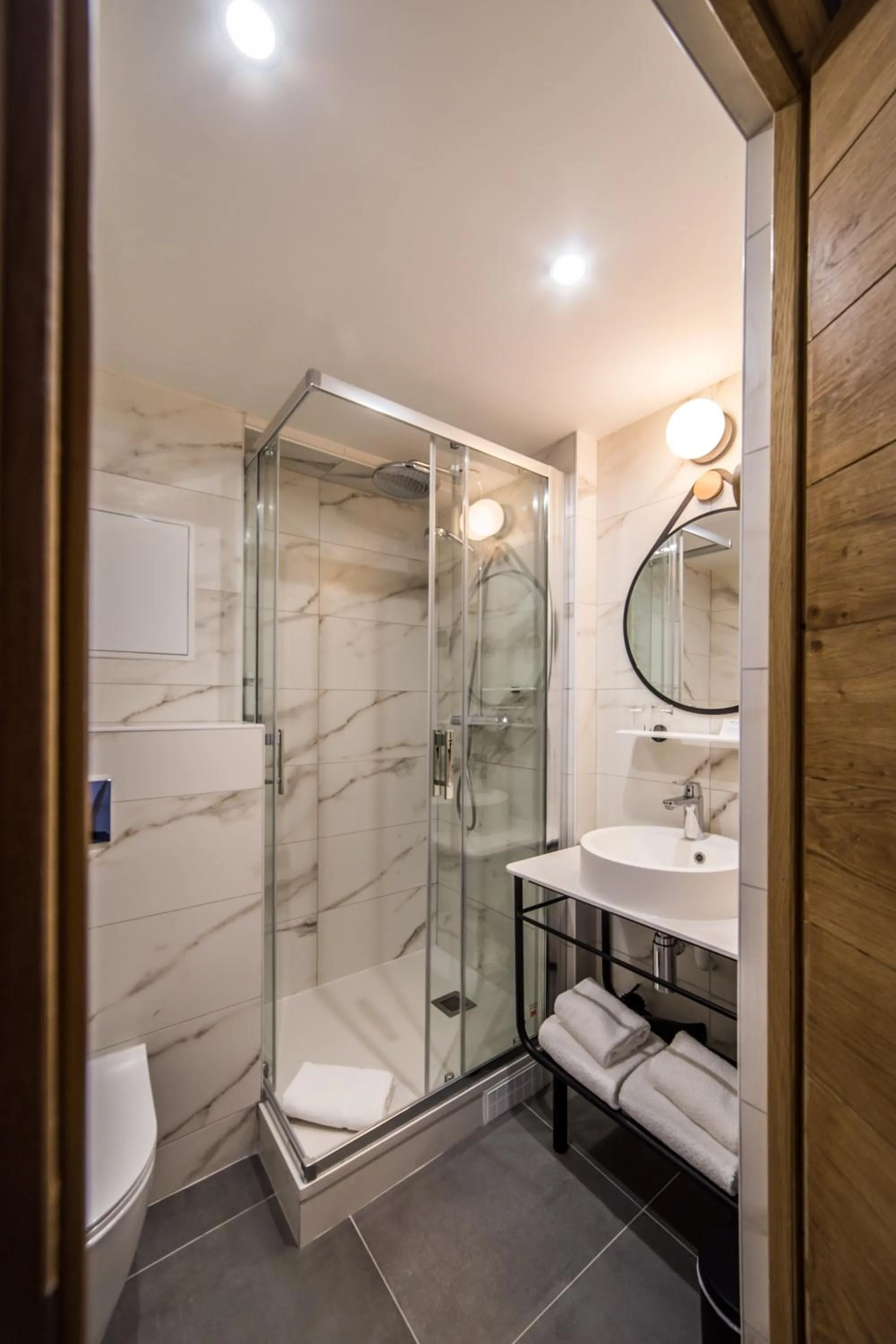 Bathroom in Best Western Le Relais du Vigneron