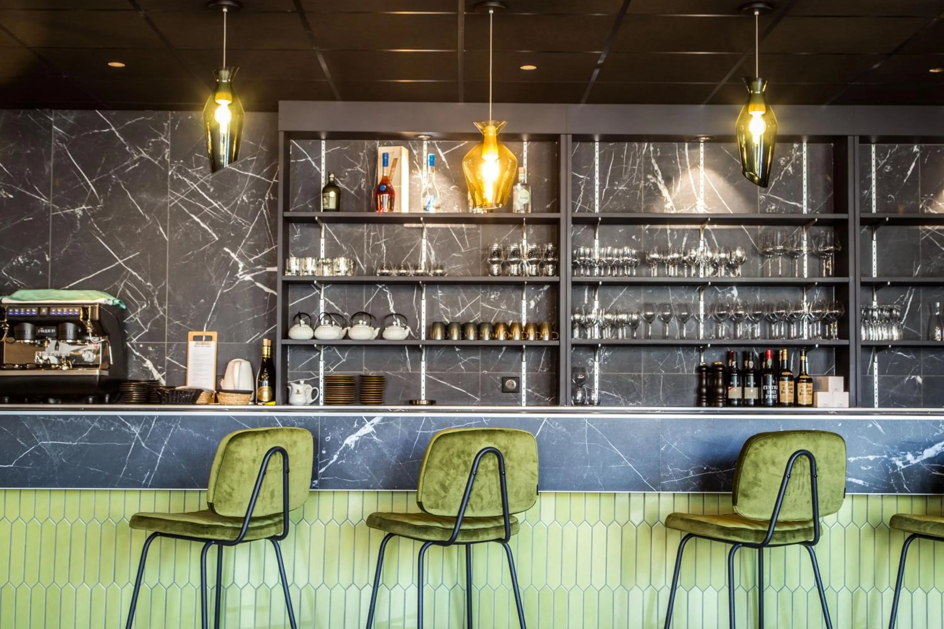 Lounge or bar in Best Western Le Relais du Vigneron