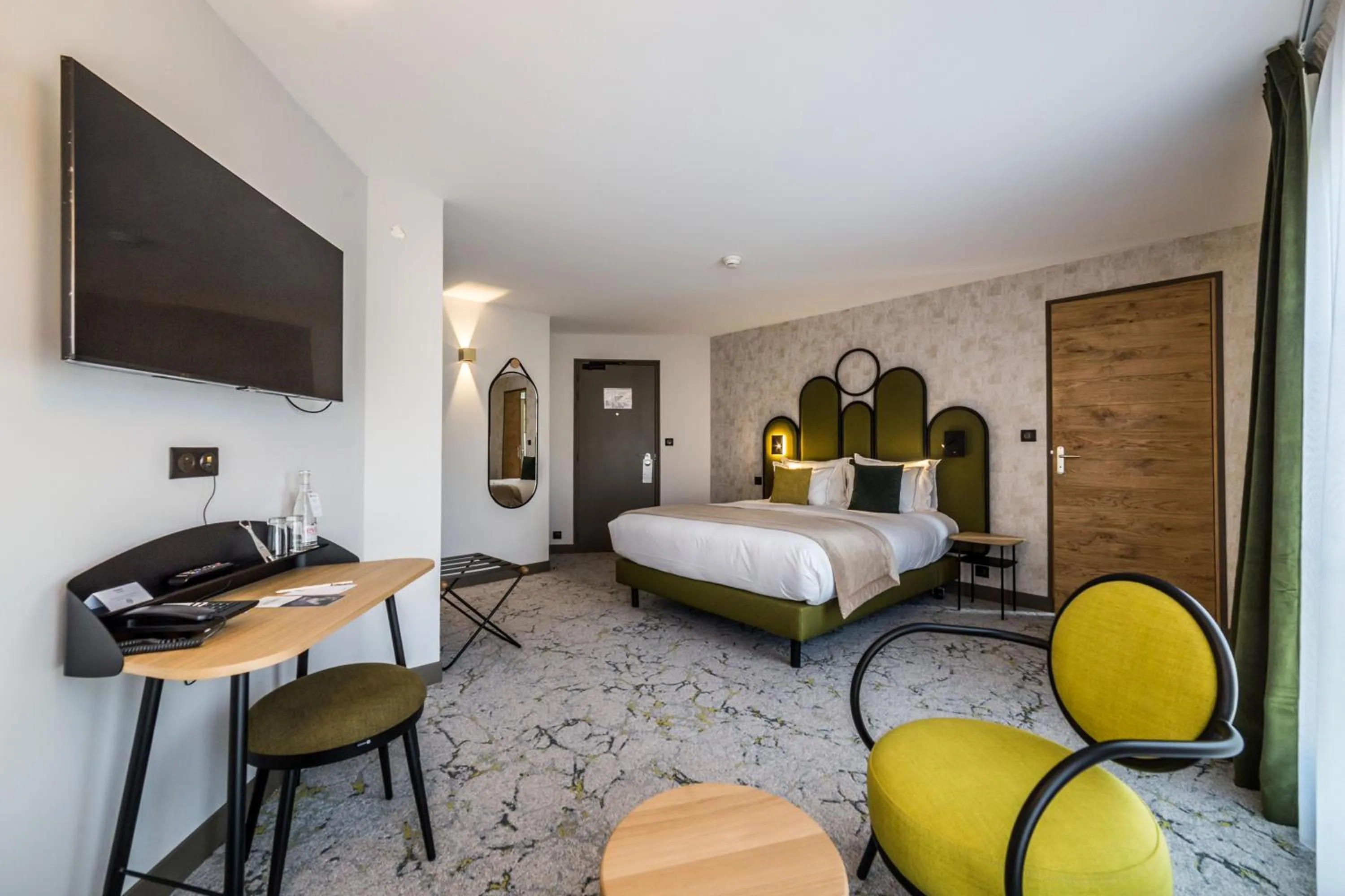 Photo of the whole room, Bed in Best Western Le Relais du Vigneron