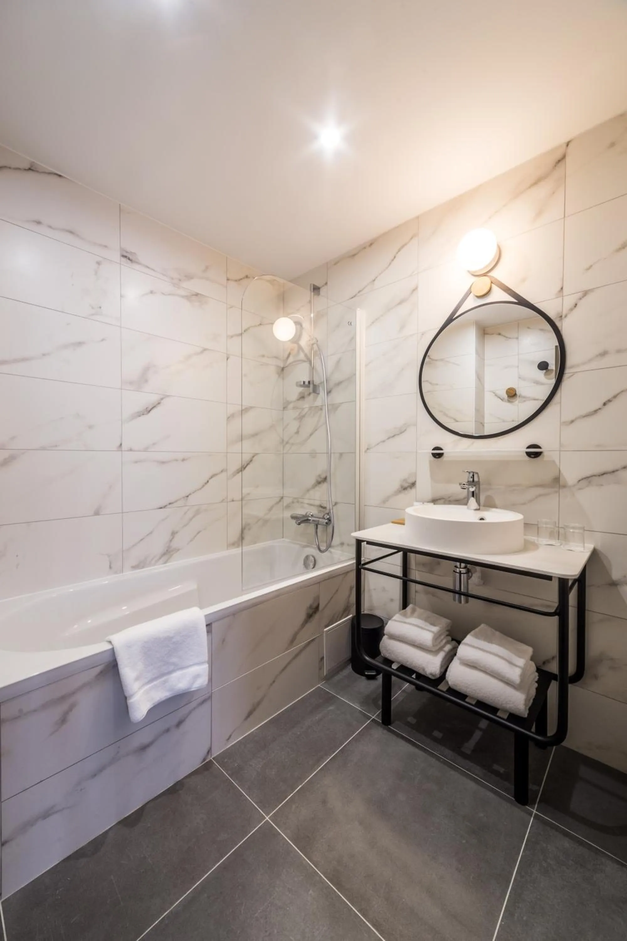 Bathroom in Best Western Le Relais du Vigneron