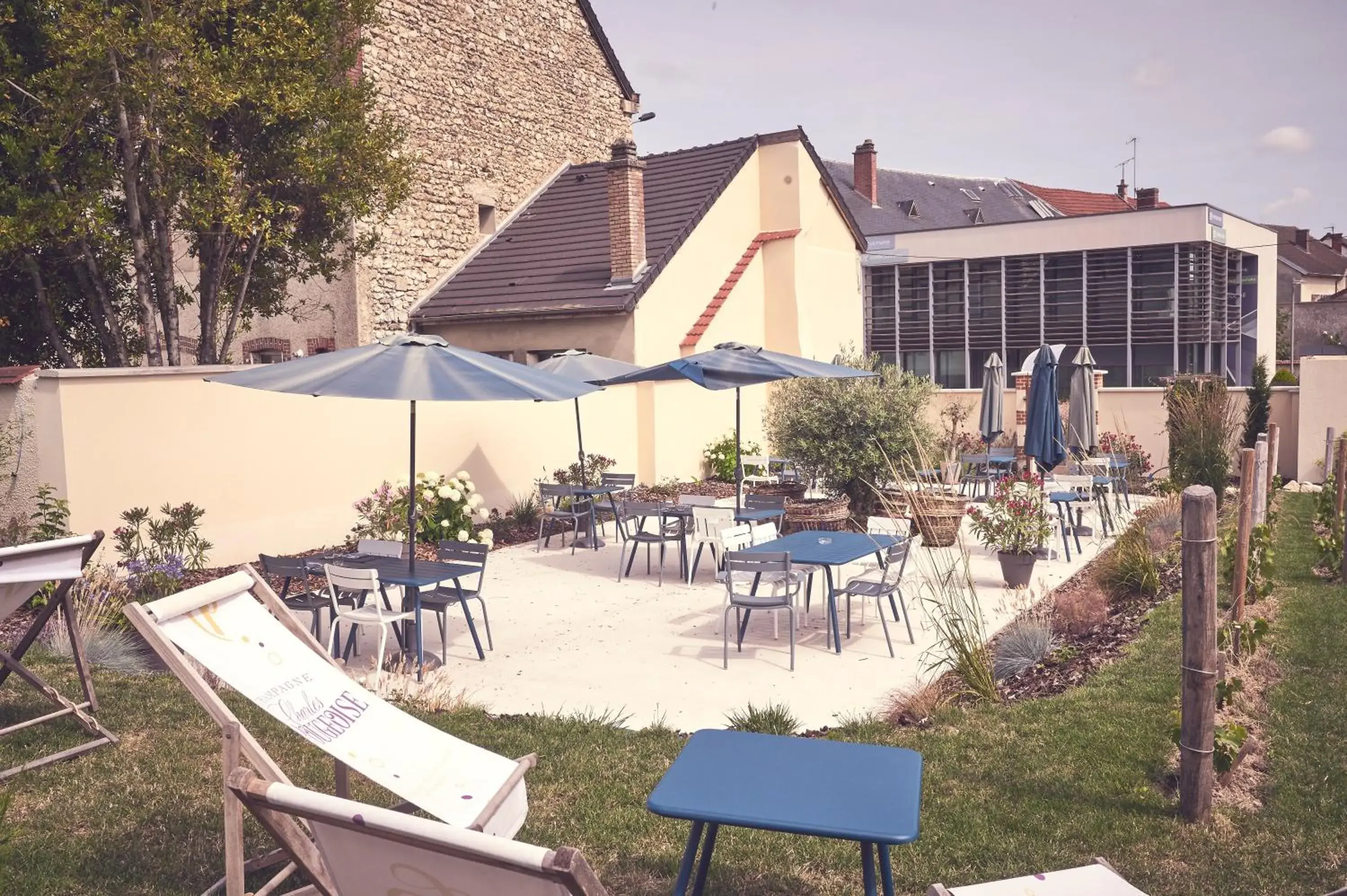 Property building in Best Western Le Relais du Vigneron Property building in Best Western Le Relais du Vigneron