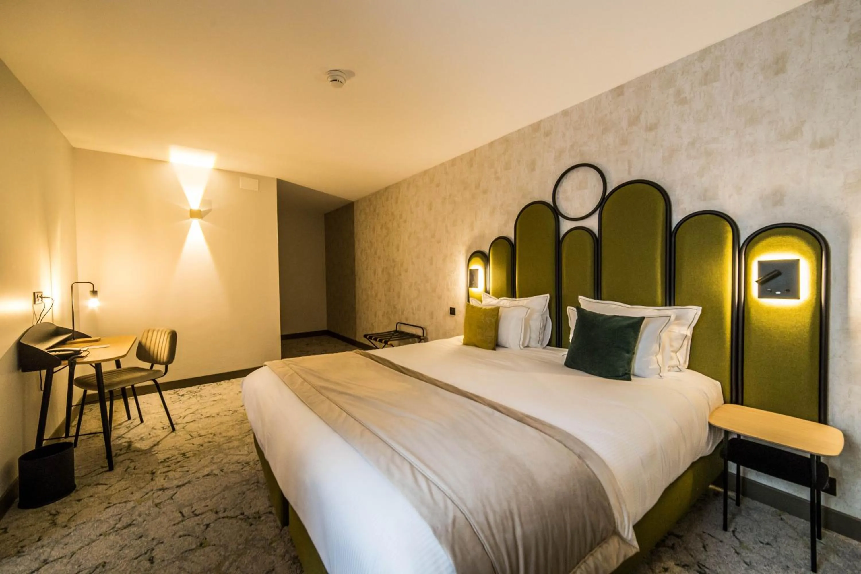 Seating area, Bed in Best Western Le Relais du Vigneron