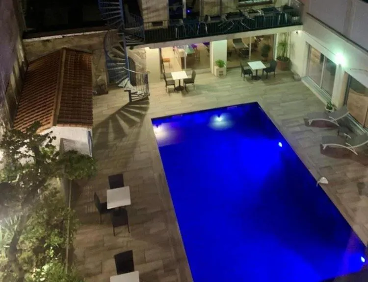 Inner courtyard view in Hôtel Le Yachtman, The Originals Collection