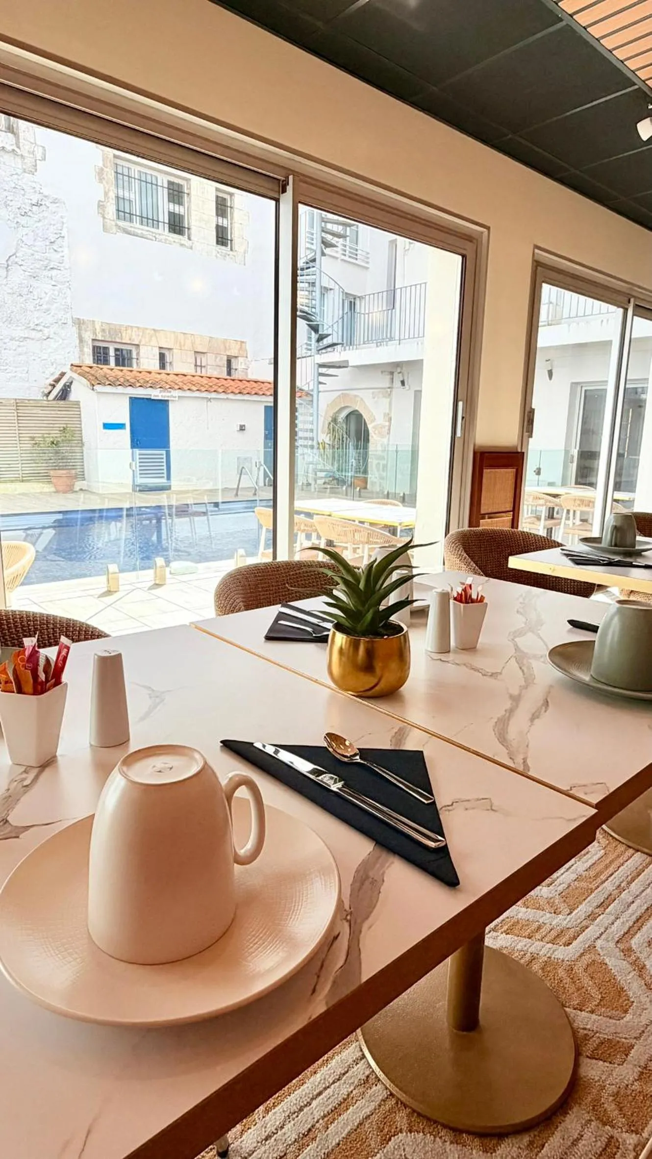 Breakfast in Hôtel Le Yachtman, The Originals Collection