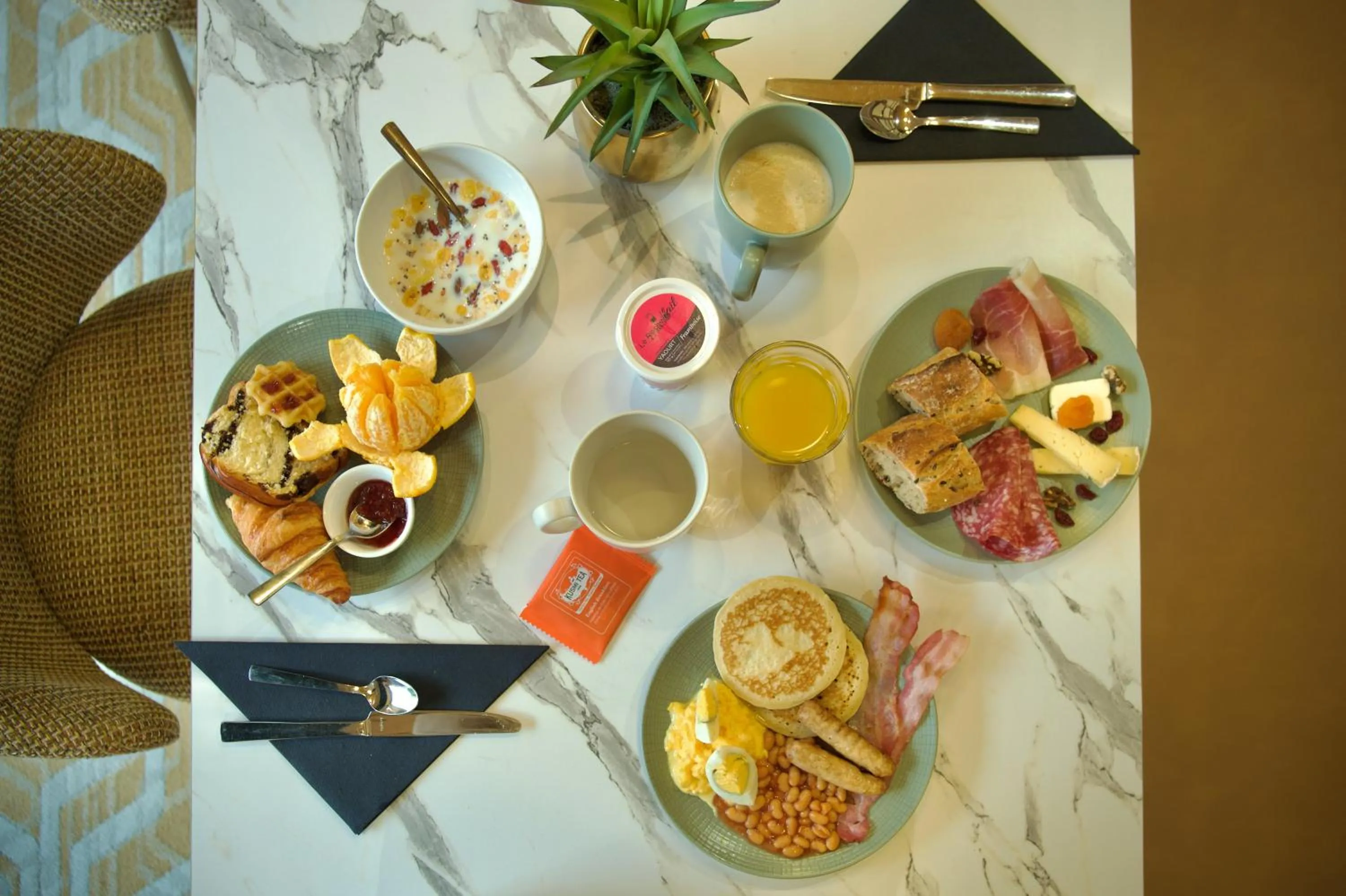 Food and drinks in Hôtel Le Yachtman, The Originals Collection