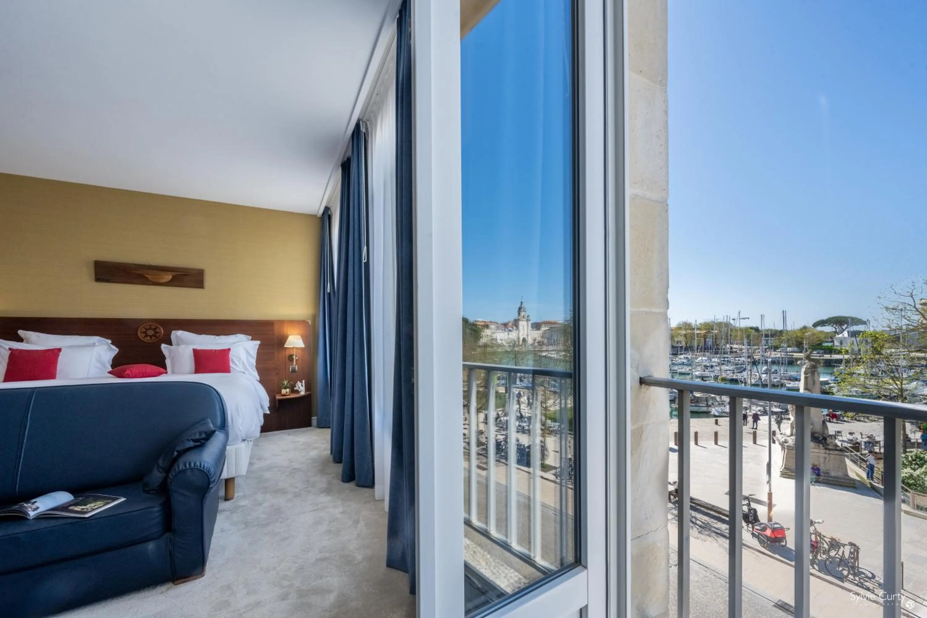 Bedroom, Bed in Hôtel Le Yachtman, The Originals Collection