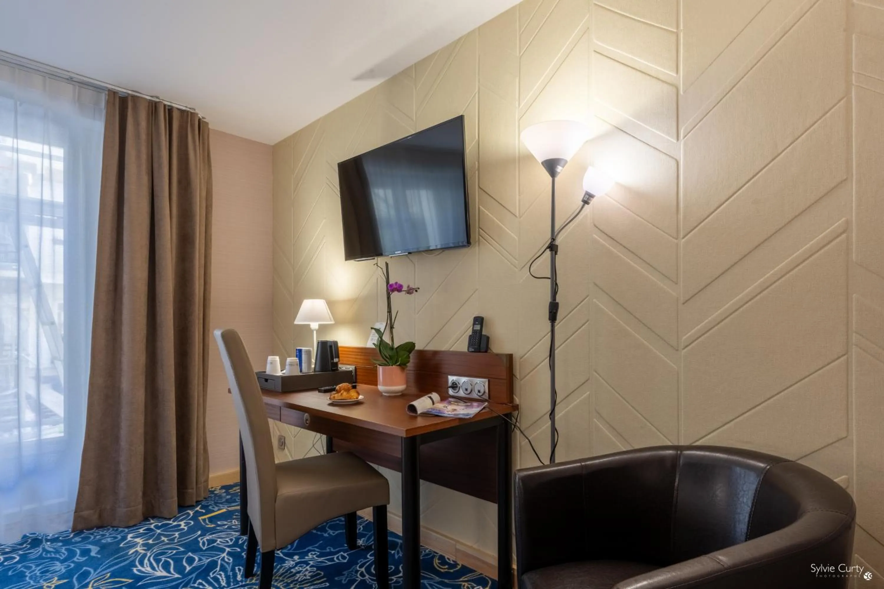 Photo of the whole room in Hôtel Le Yachtman, The Originals Collection