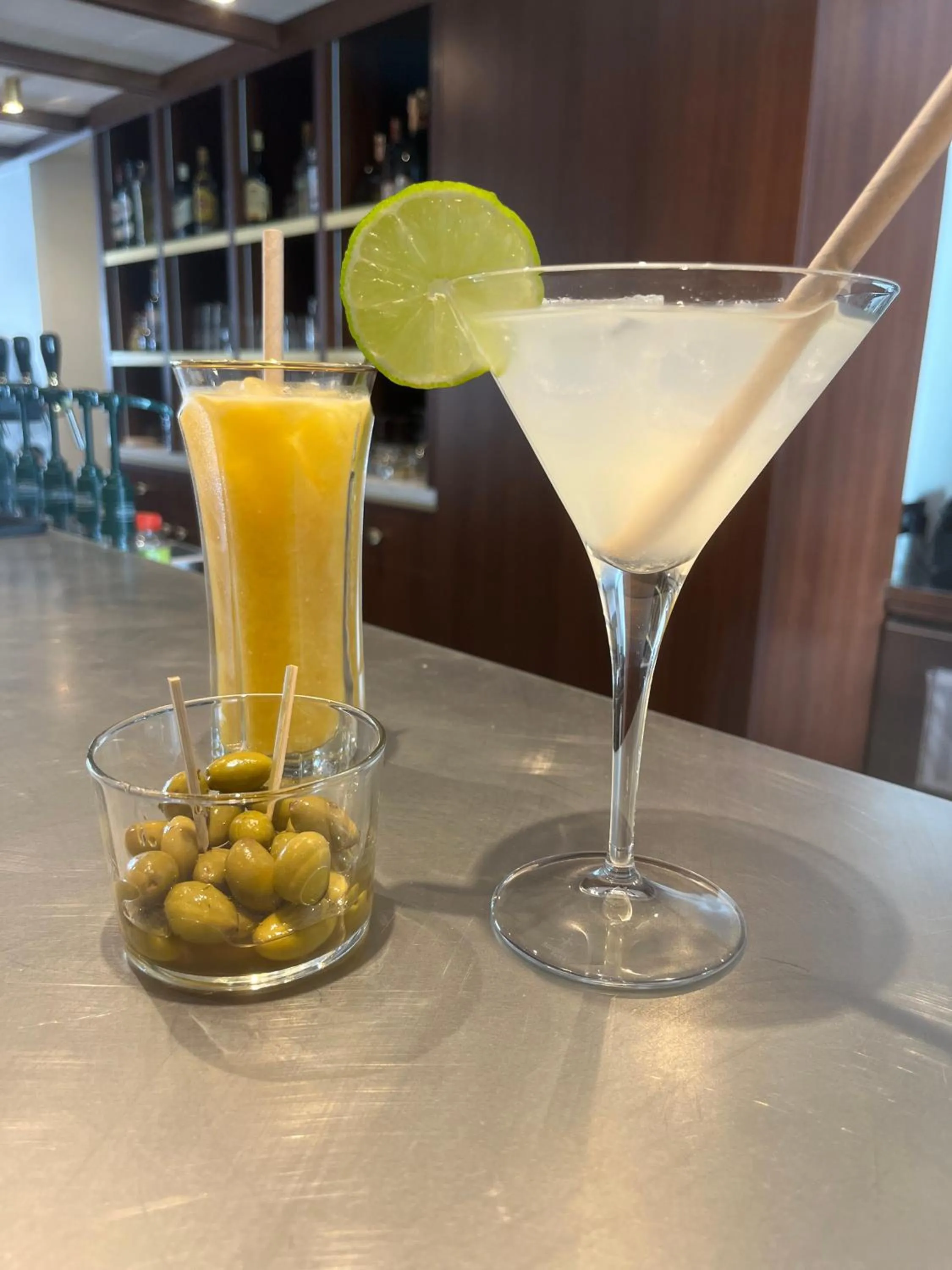 Lounge or bar in Hôtel Le Yachtman, The Originals Collection