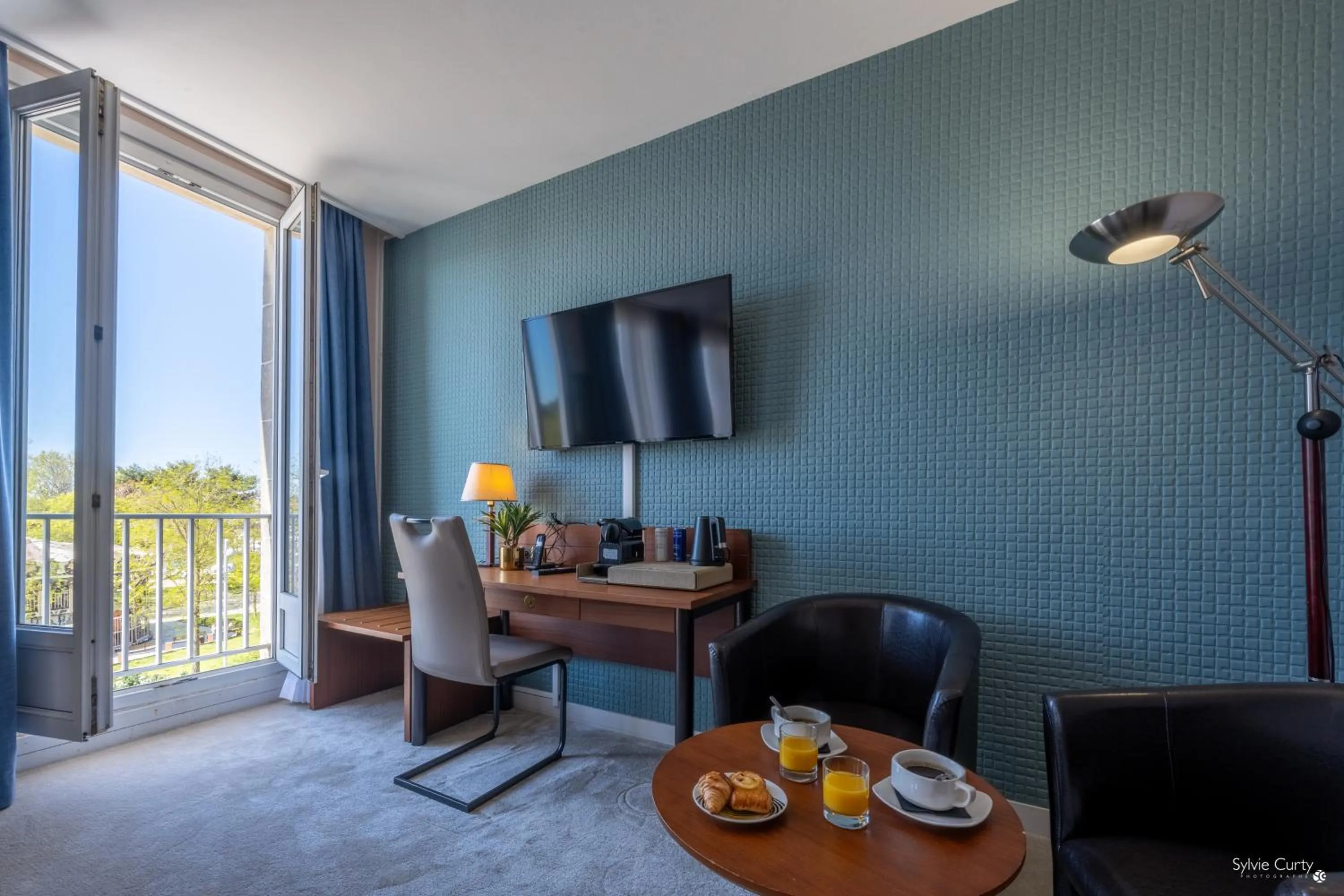 TV and multimedia in Hôtel Le Yachtman, The Originals Collection