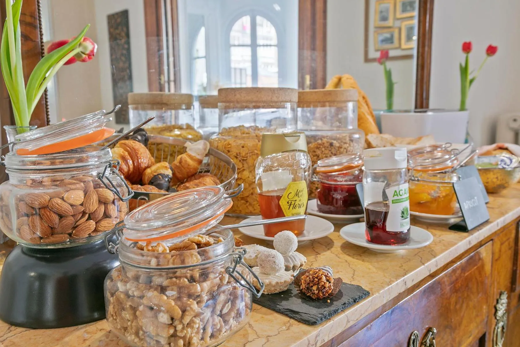 Continental breakfast in Mihlton Barcelona Boutique B&B
