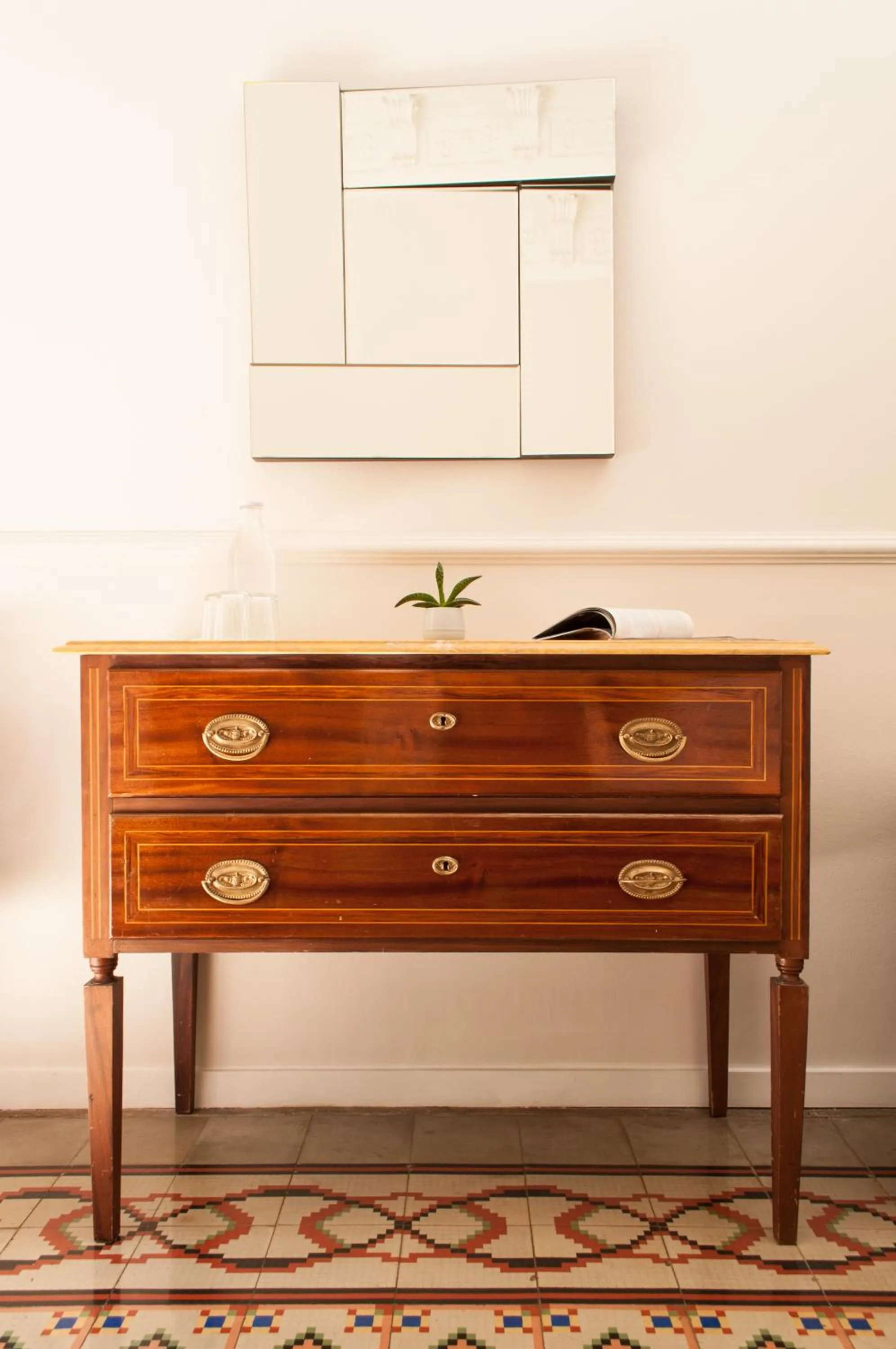 Communal lounge/ TV room in Mihlton Barcelona Boutique B&B