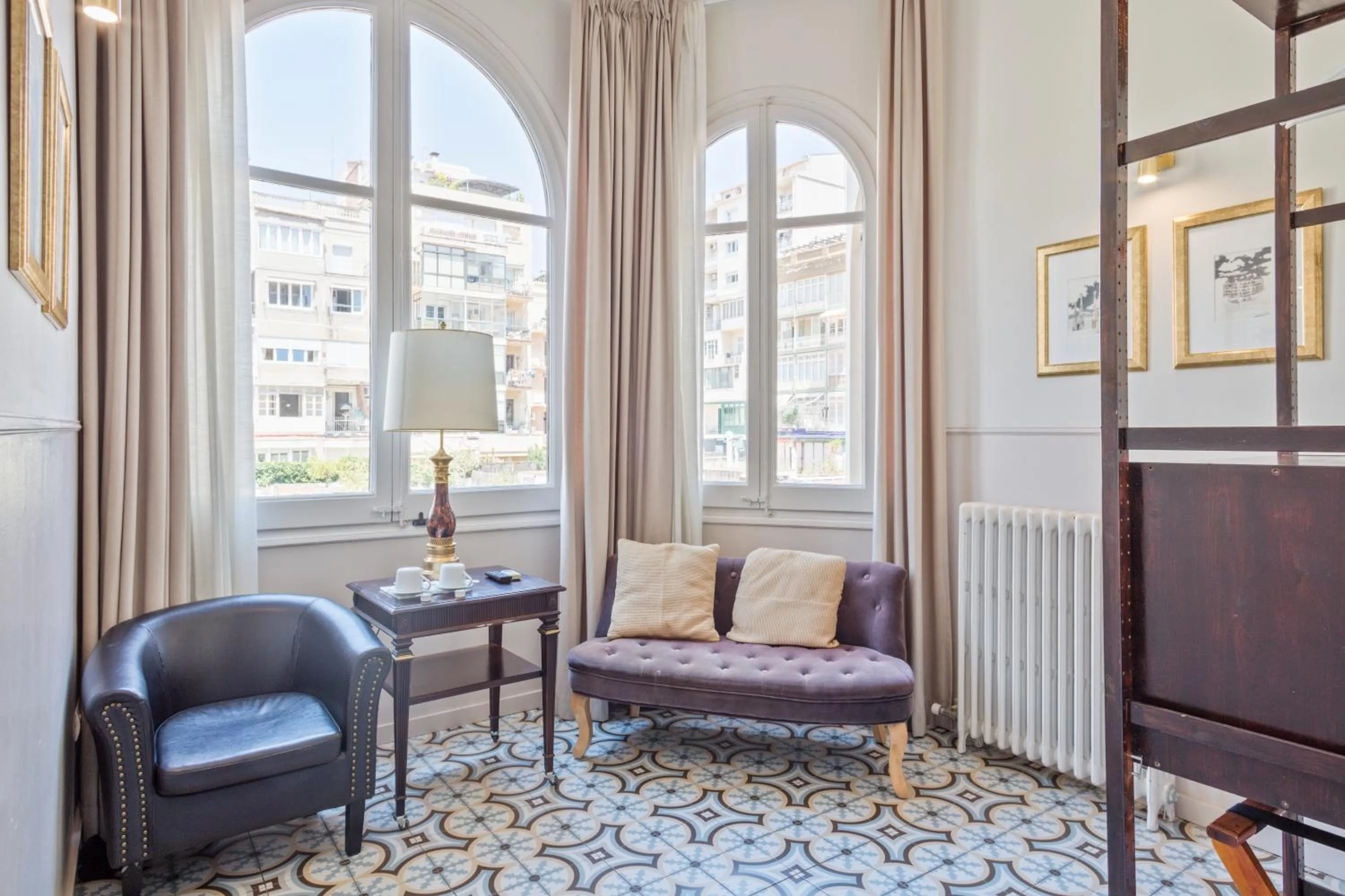 Photo of the whole room in Mihlton Barcelona Boutique B&B