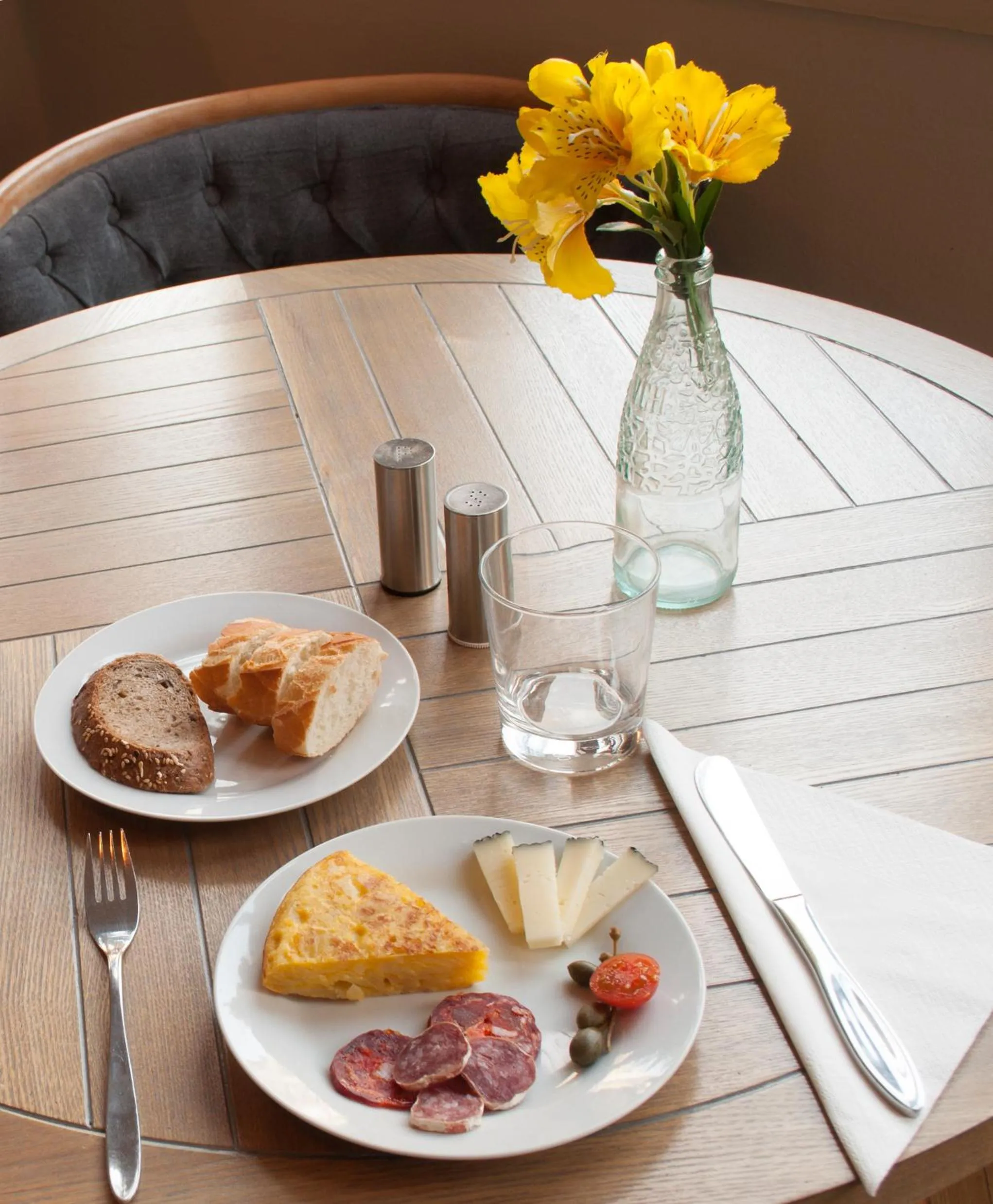 Food and drinks in Mihlton Barcelona Boutique B&B