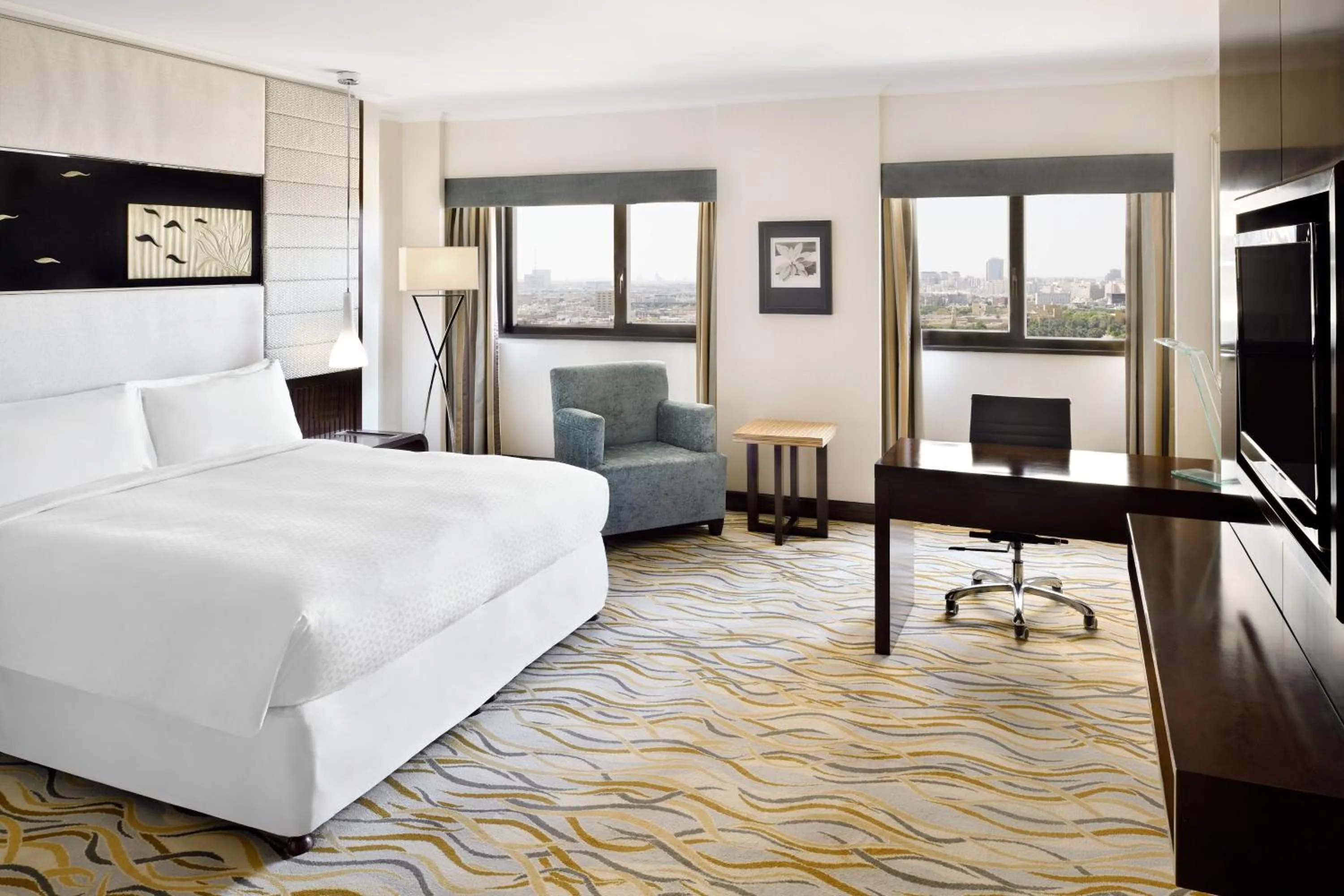 Photo of the whole room, Bed in Four Points By Sheraton Riyadh Khaldia